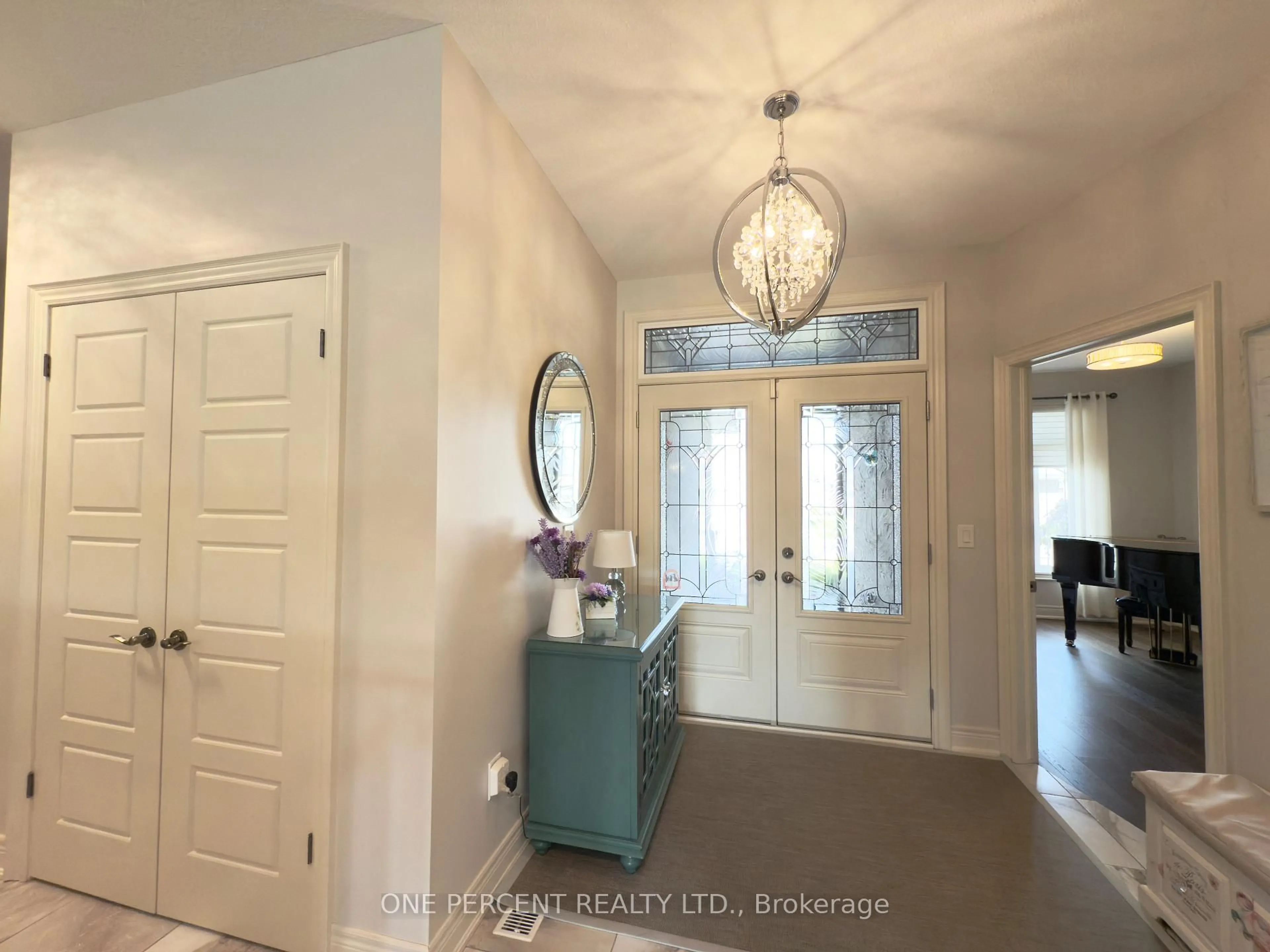 Indoor entryway for 59 Julia Dr, Welland Ontario L3C 0E7