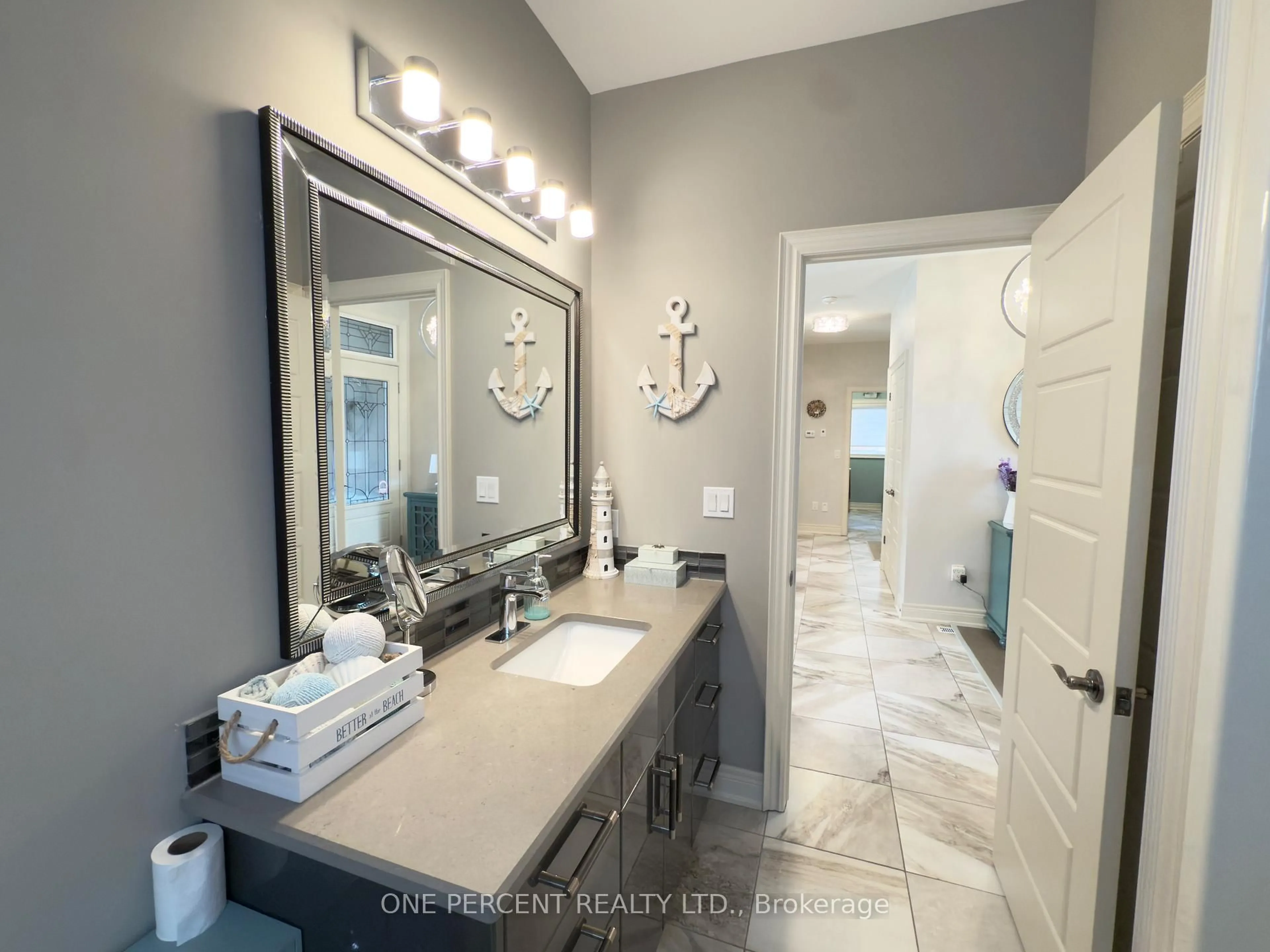 Contemporary bathroom, ceramic/tile floor for 59 Julia Dr, Welland Ontario L3C 0E7