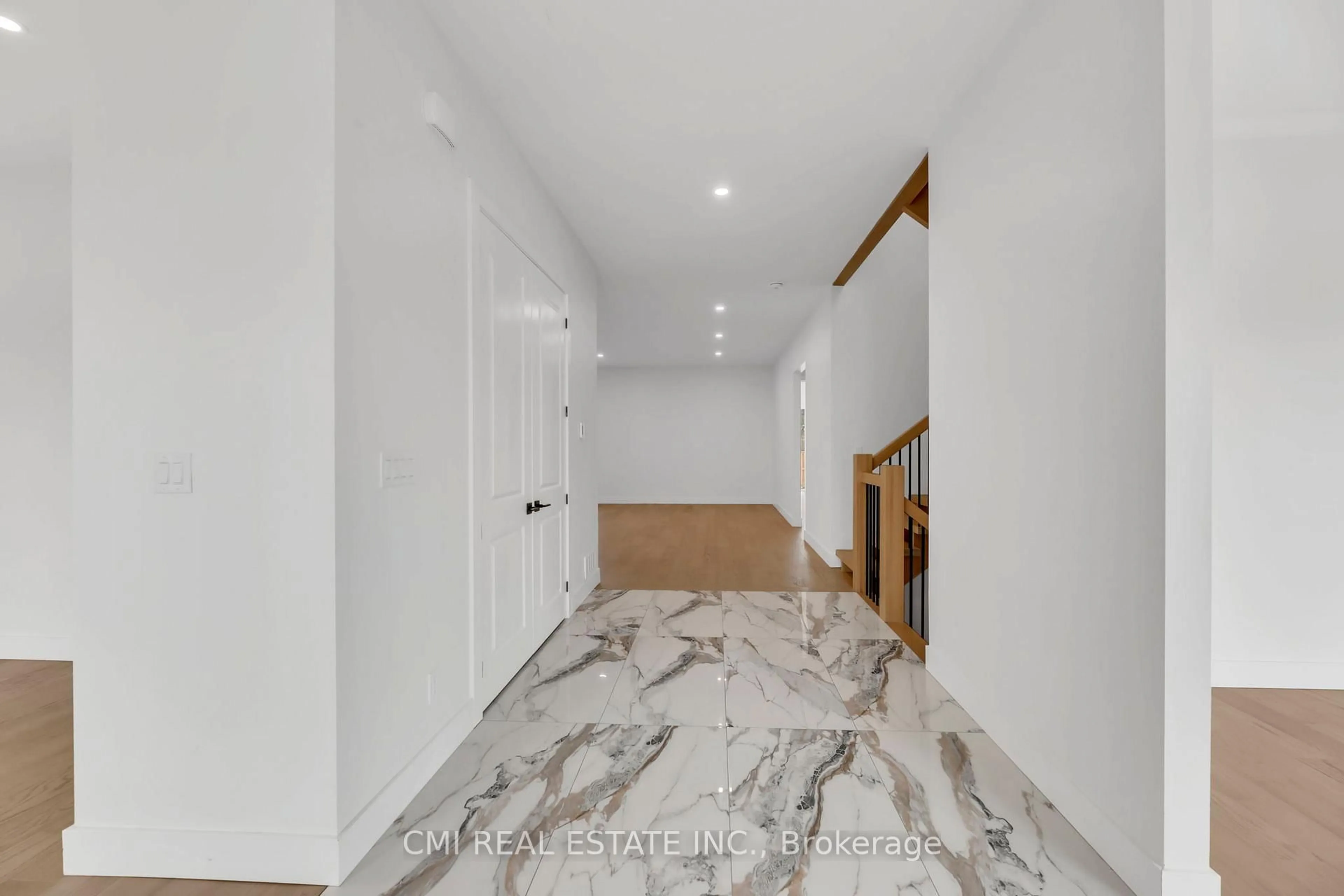 Indoor entryway for 1 James St, Strathroy-Caradoc Ontario N0L 1T0