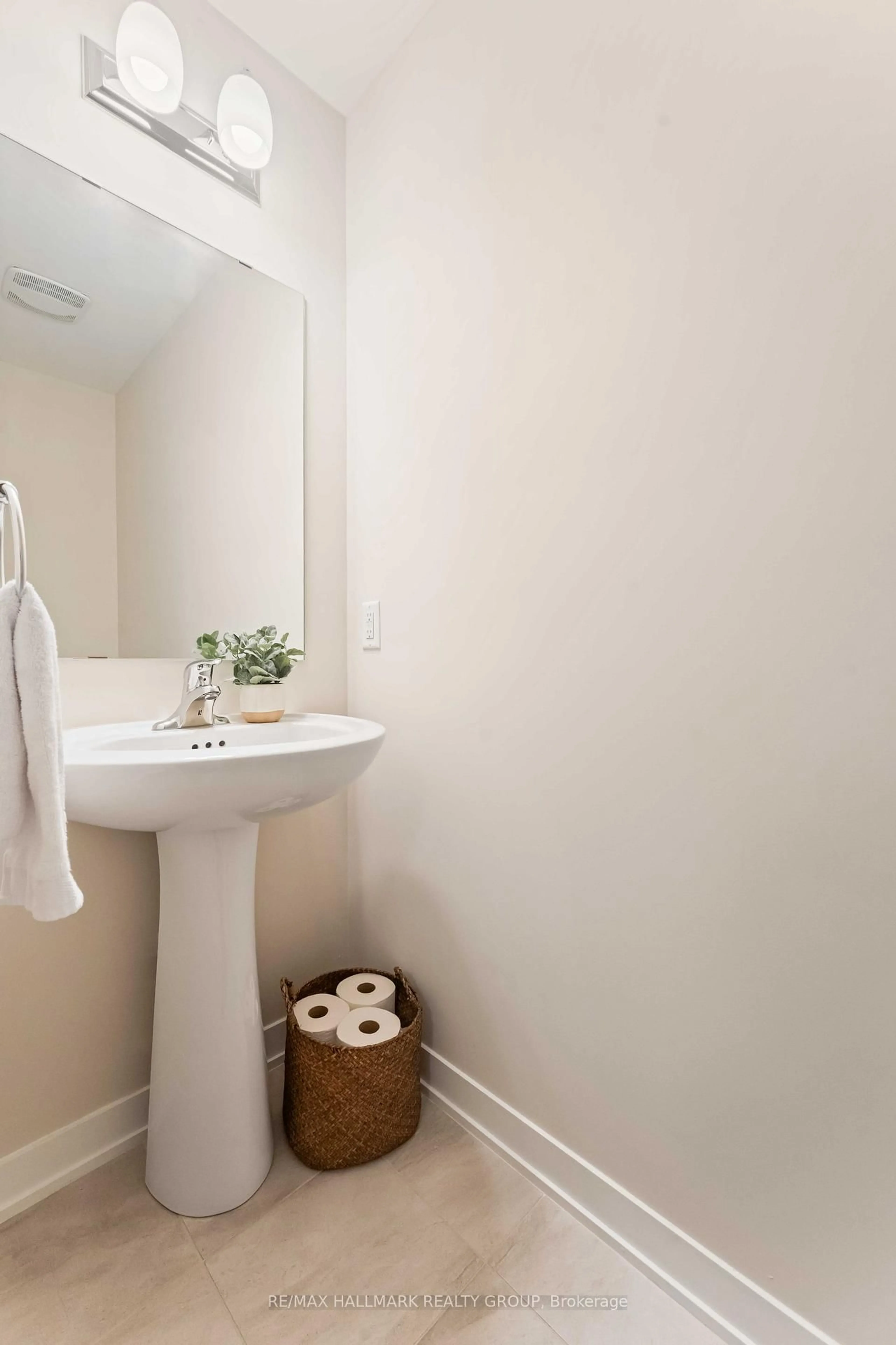 Standard bathroom, unknown for 629 Quilter Row, Richmond Ontario K0A 2Z0