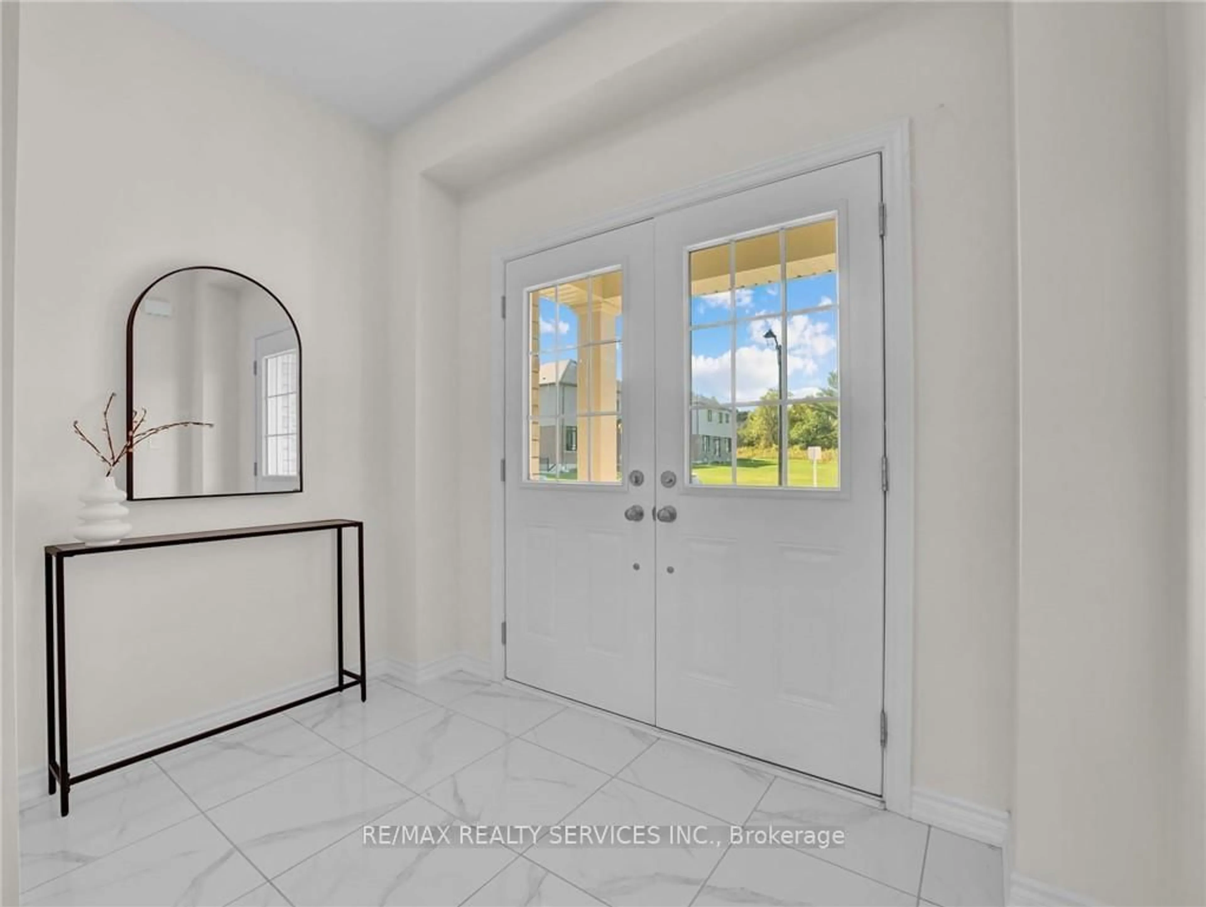 Indoor entryway for 28 Ford St, Brant Ontario N0E 1N0