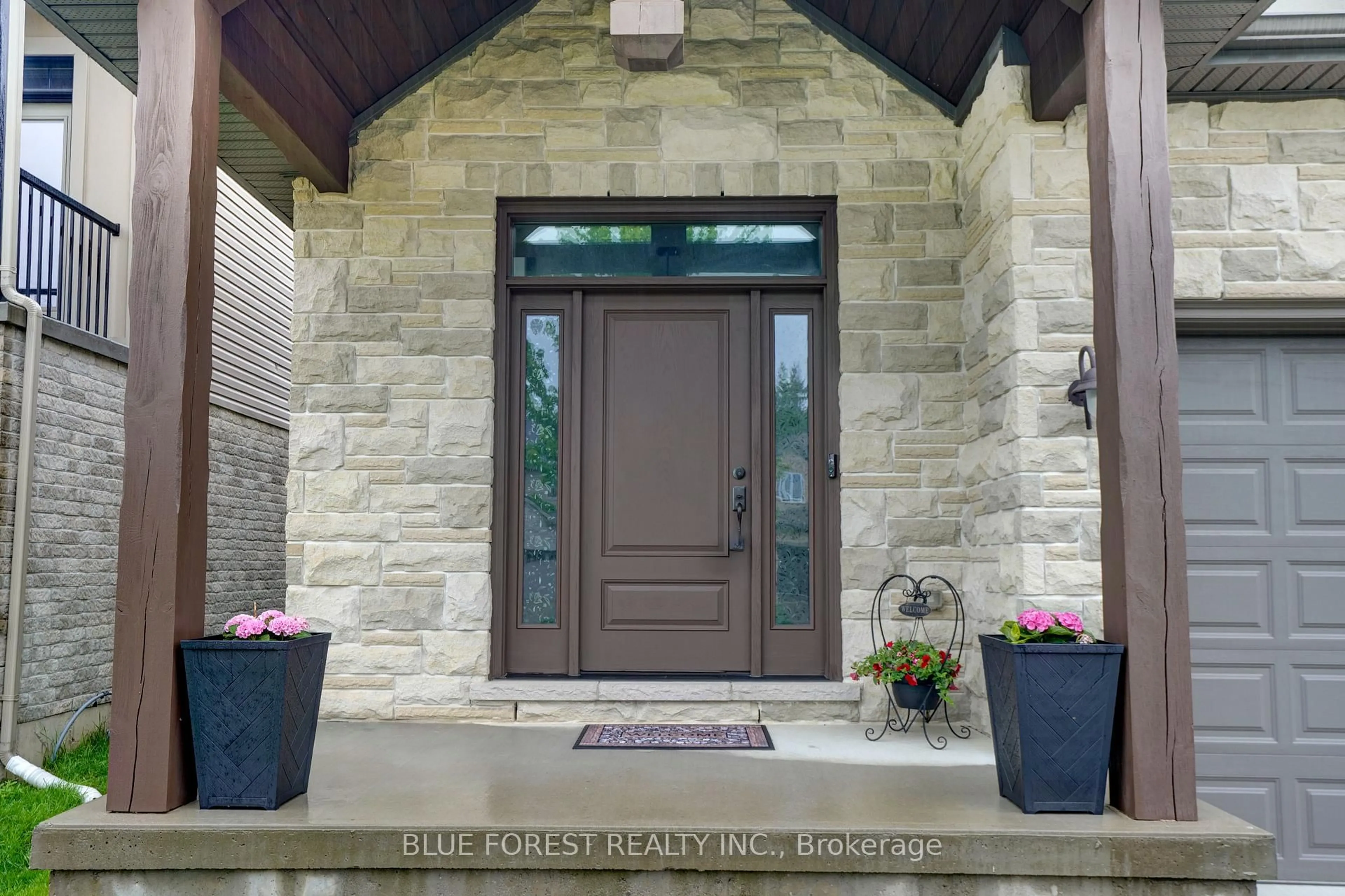 Indoor entryway for 1511 NORTH WENIGE Dr, London North Ontario N5X 0J4