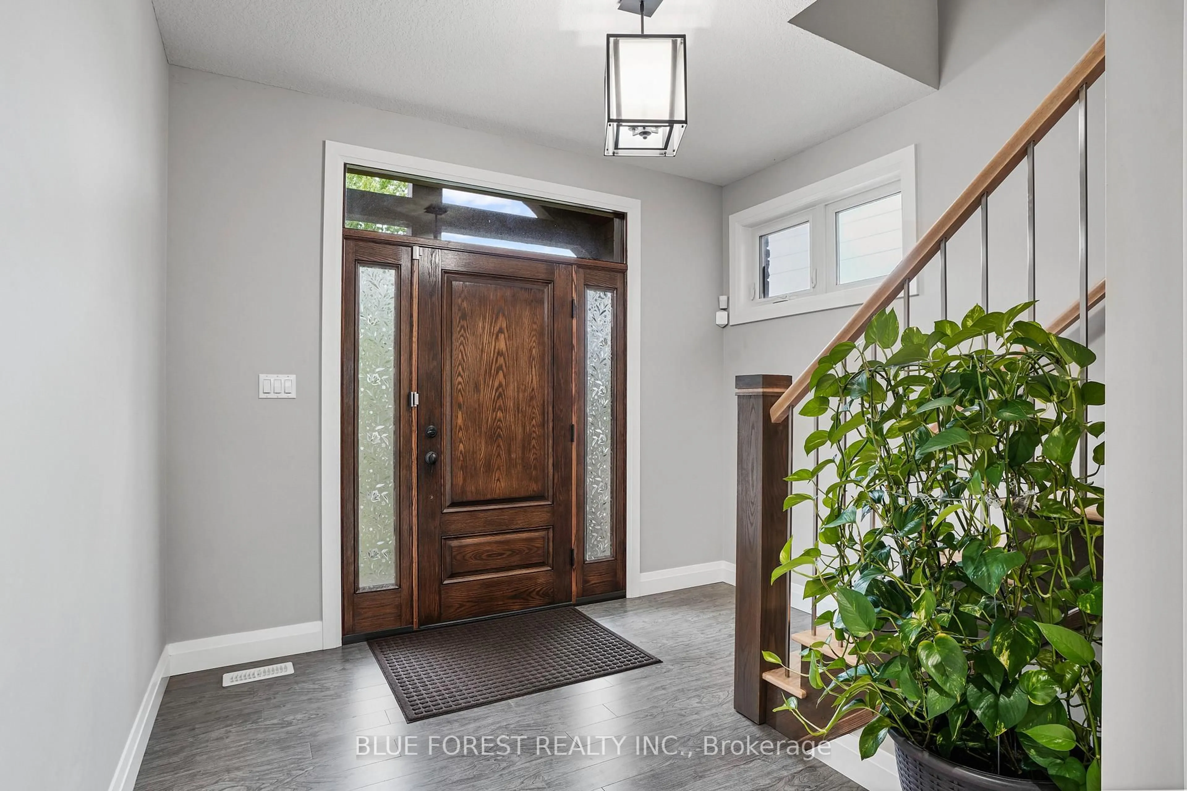 Indoor entryway for 1511 NORTH WENIGE Dr, London North Ontario N5X 0J4