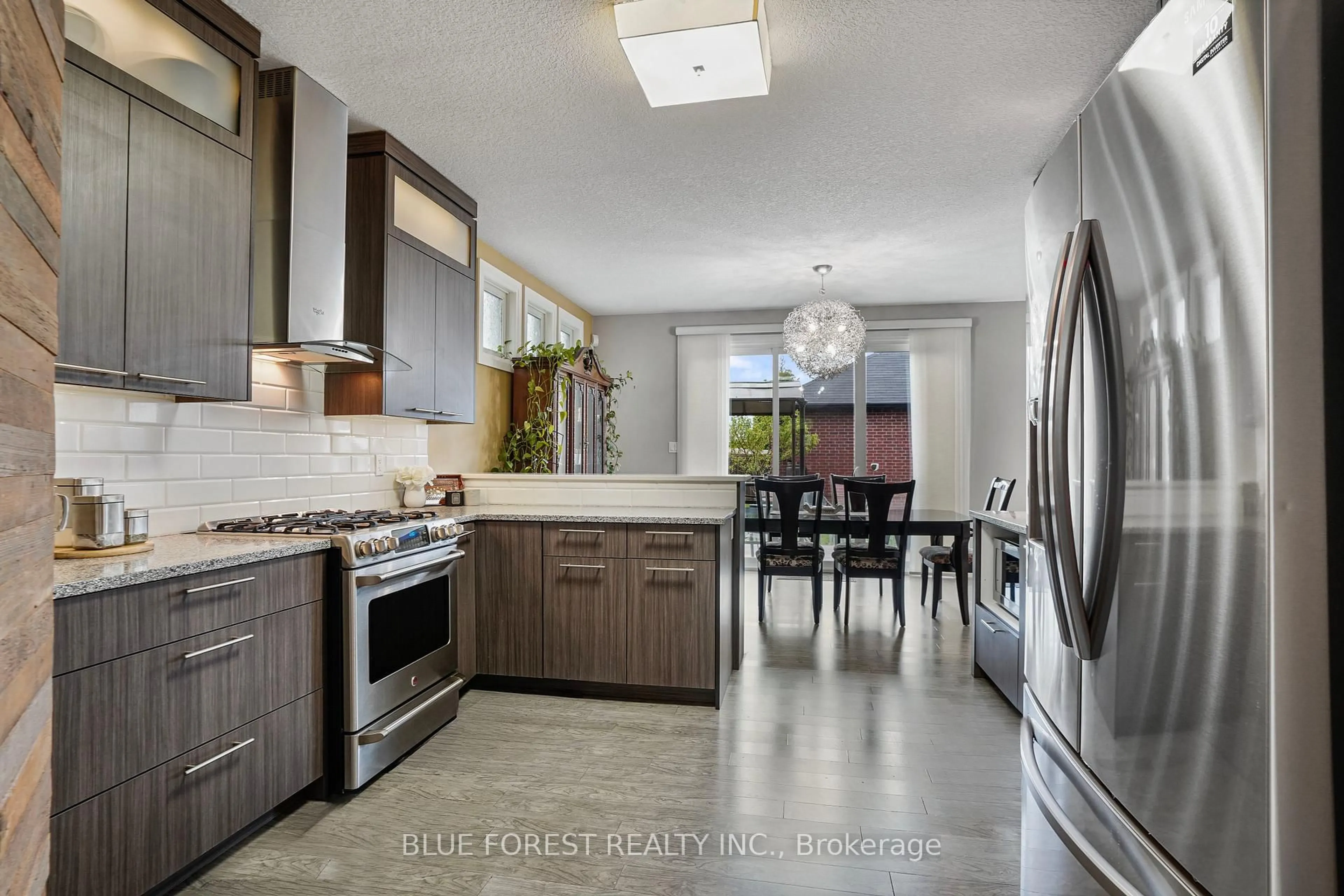 Contemporary kitchen, ceramic/tile floor for 1511 NORTH WENIGE Dr, London North Ontario N5X 0J4