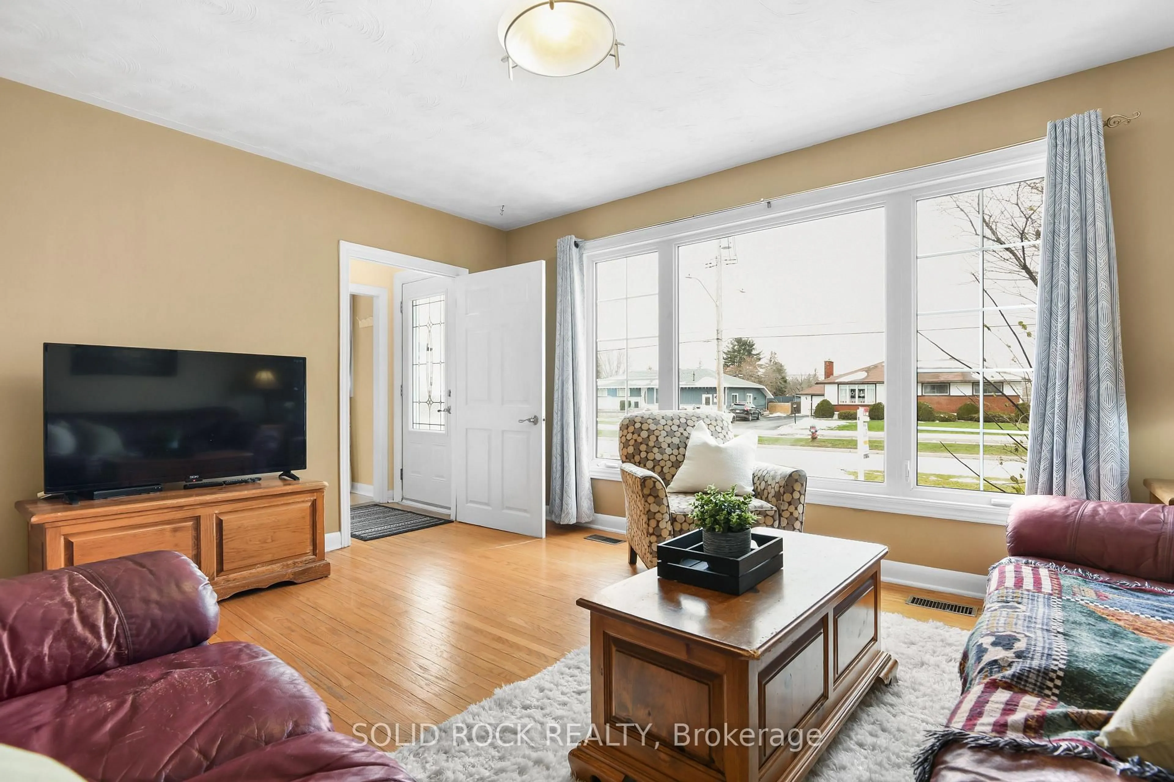 Living room with furniture, wood/laminate floor for 51 Barnet Blvd, Renfrew Ontario K7V 2M5