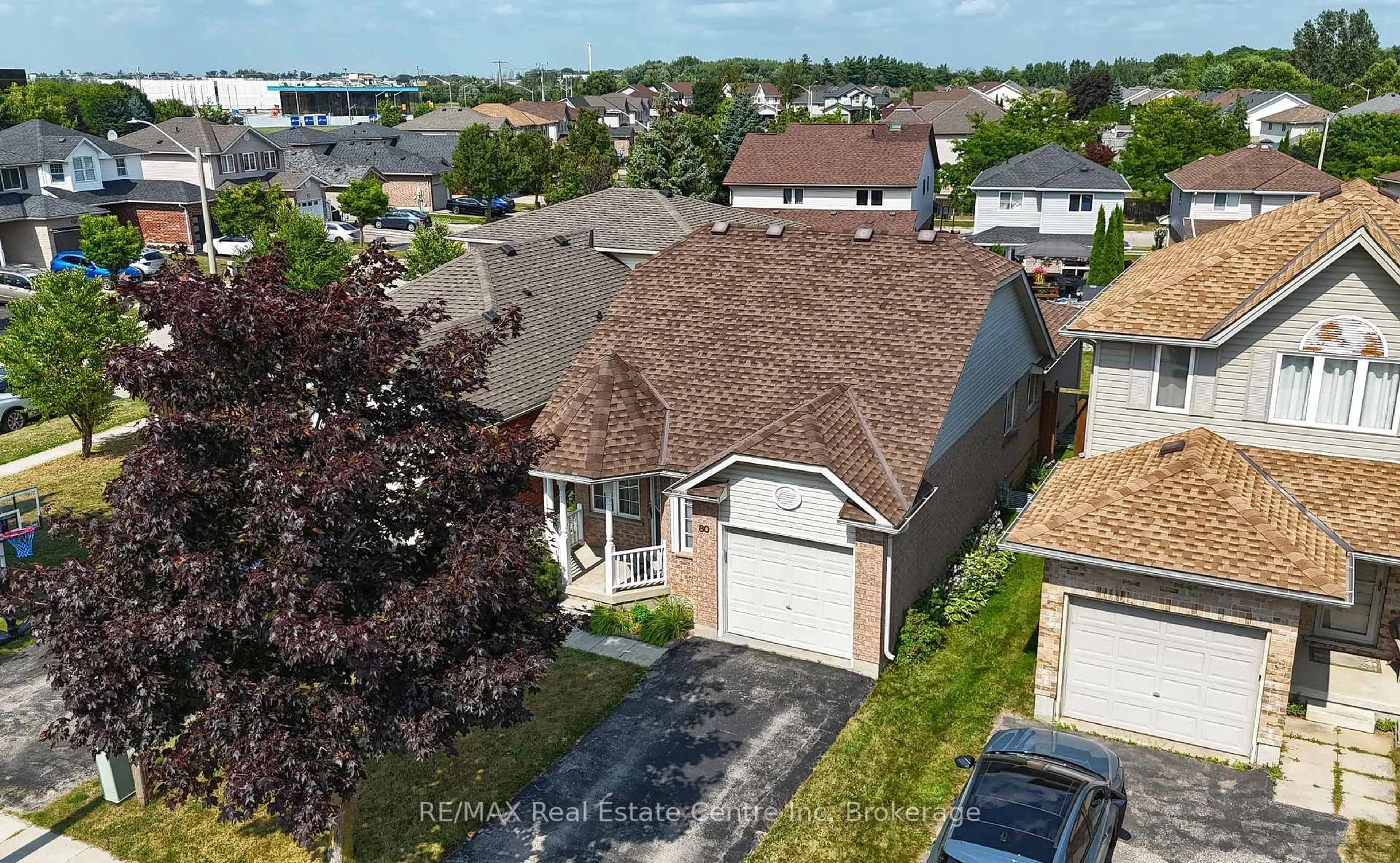 A pic from outside/outdoor area/front of a property/back of a property/a pic from drone, street for 80 Hawkins Dr, Cambridge Ontario N1T 2A3