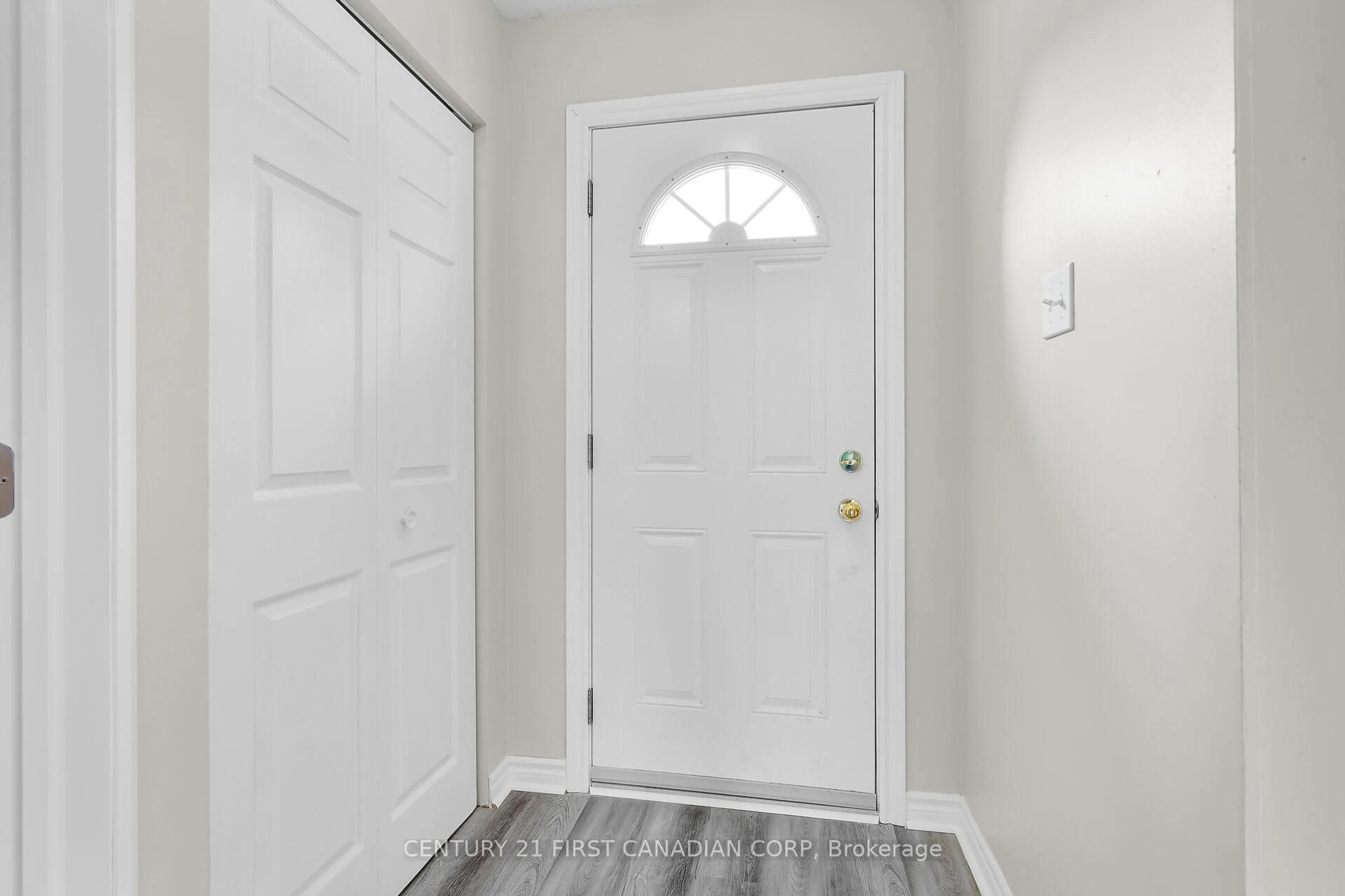 Indoor entryway for 1786 Attawandaron Rd #16, London North Ontario N6G 3N1