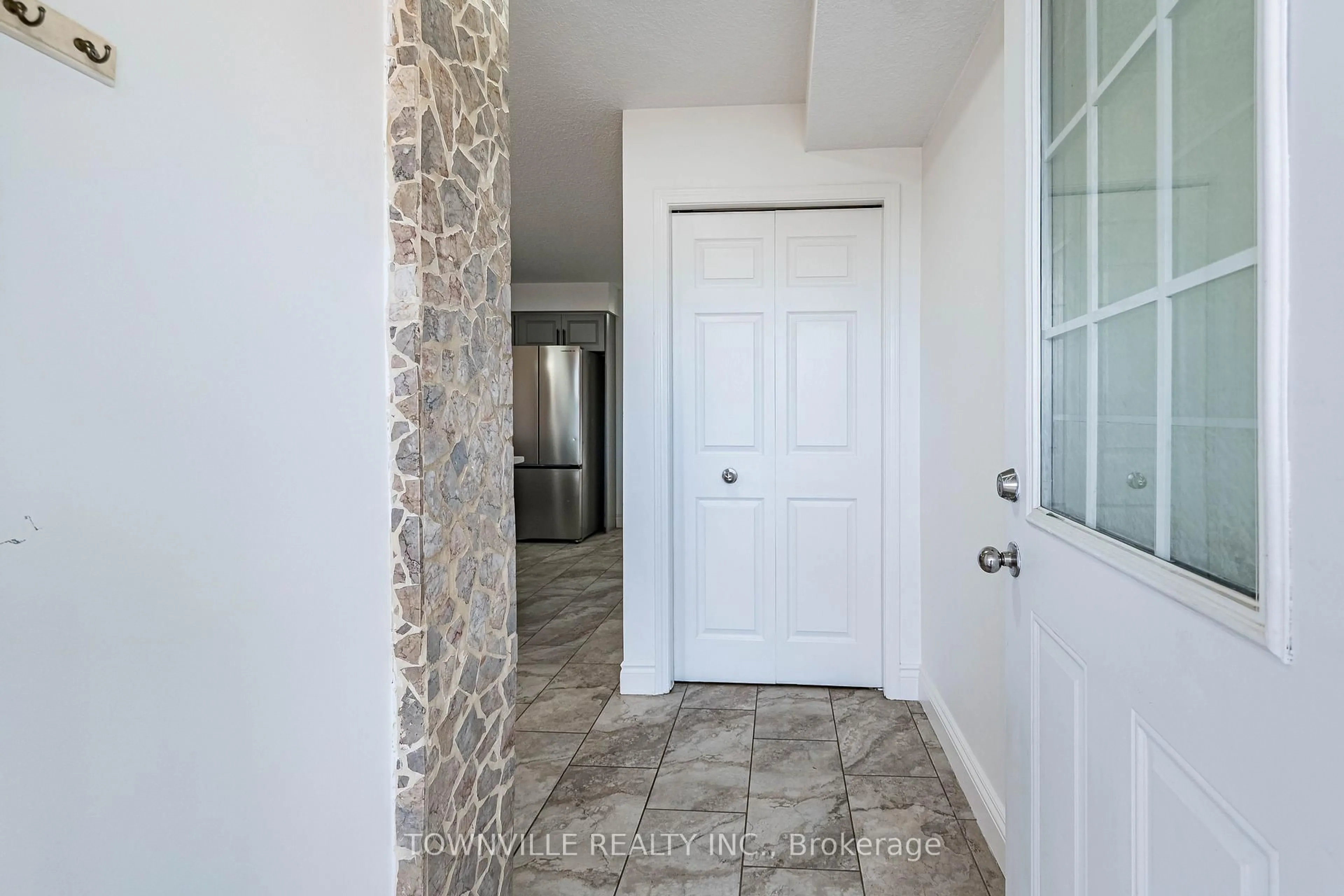 Indoor entryway for 50 Howe Dr #5A, Kitchener Ontario N2E 0A3