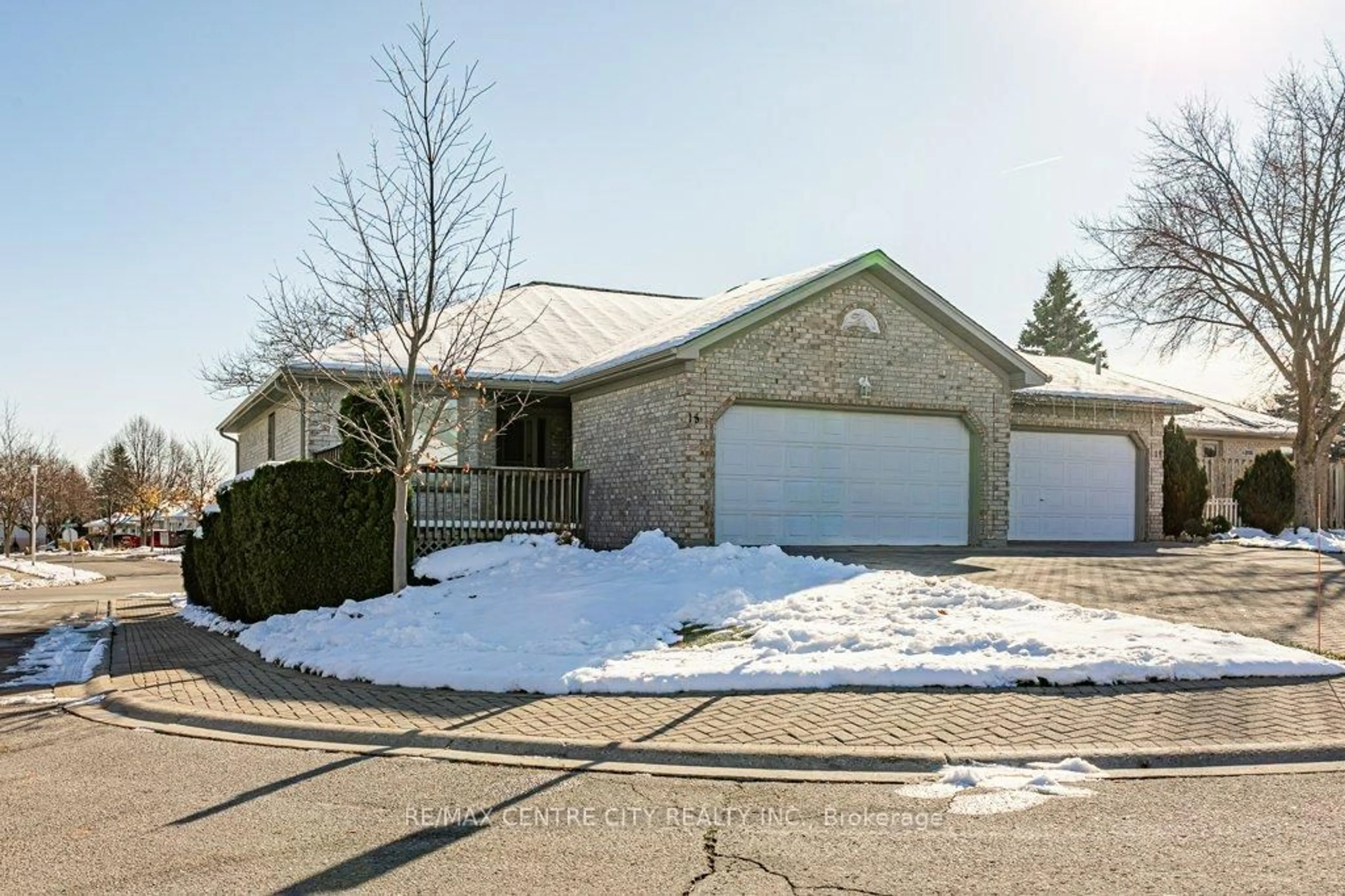 Unknown for 825 Shelborne St #18, London South Ontario N5Z 5B7