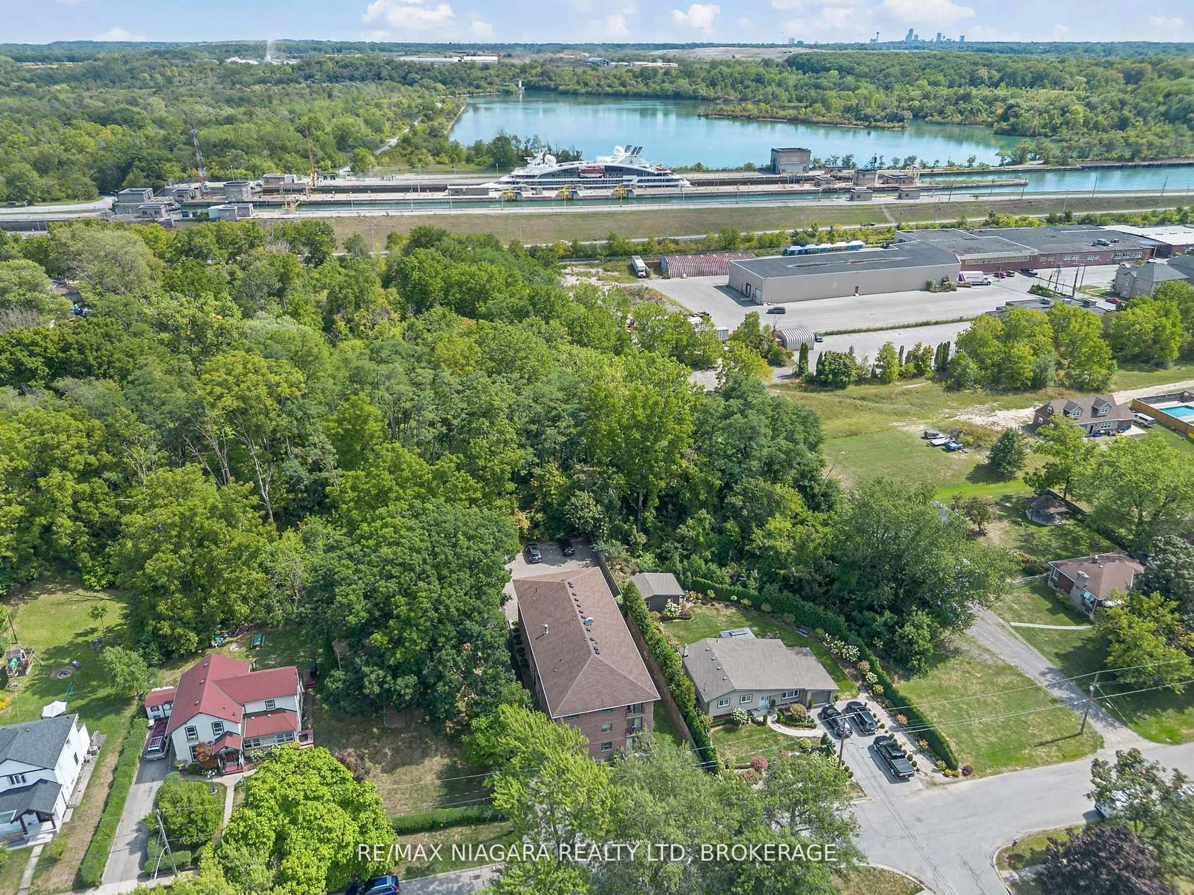 A pic from outside/outdoor area/front of a property/back of a property/a pic from drone, water/lake/river/ocean view for 78 Welland St #302, Thorold Ontario L2V 2C1