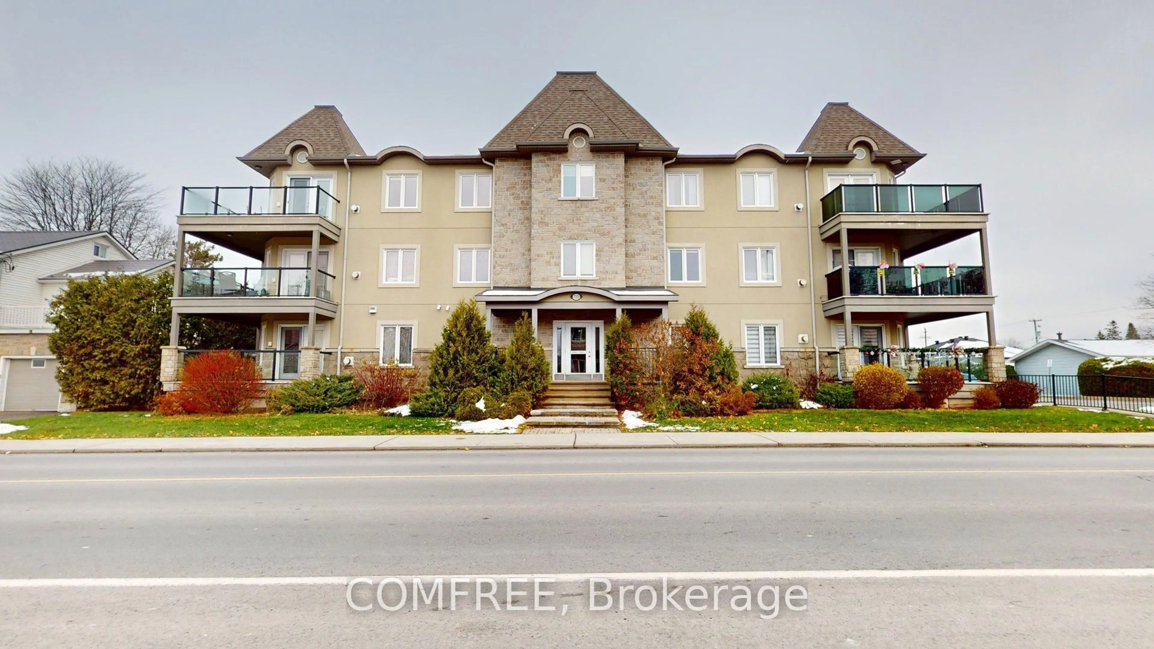 A pic from outside/outdoor area/front of a property/back of a property/a pic from drone, building for 770 Principale St #204, Casselman Ontario K0A 1M0