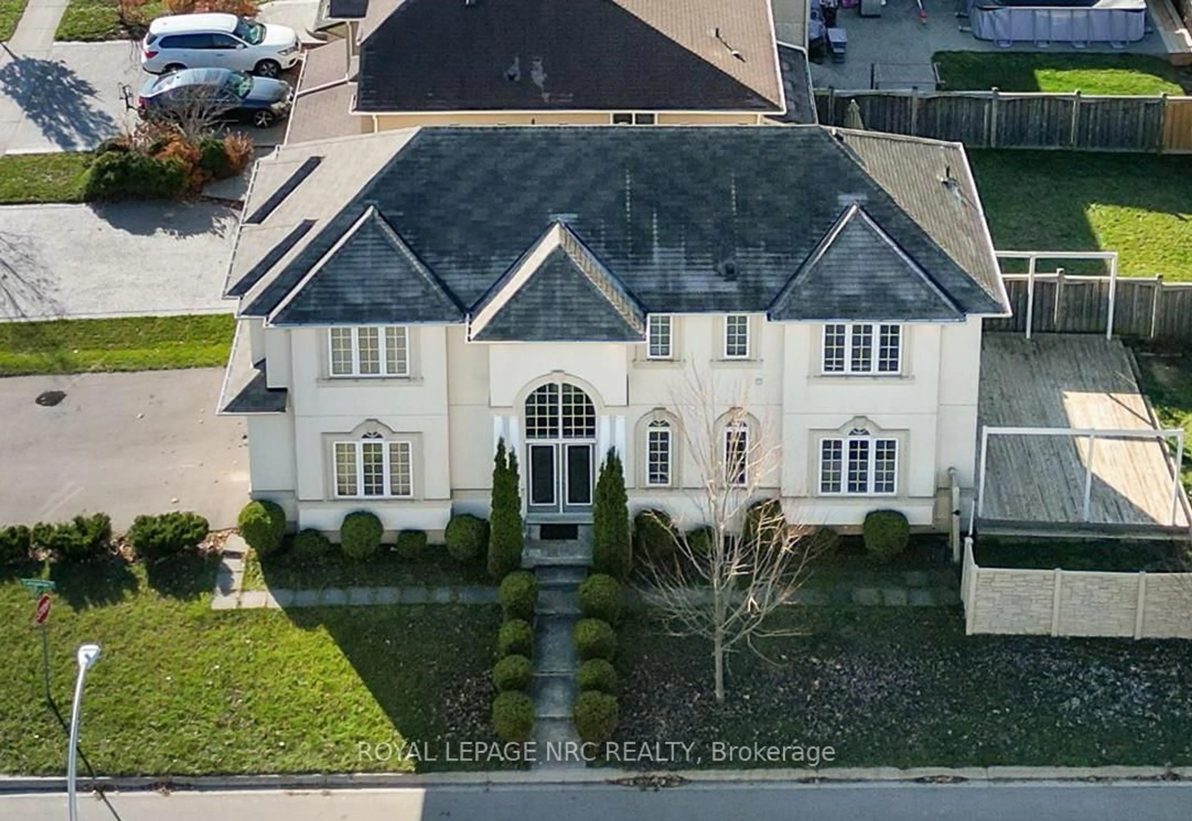 A pic from outside/outdoor area/front of a property/back of a property/a pic from drone, street for 78 Irwin Ave, Hamilton Ontario L9K 0E9