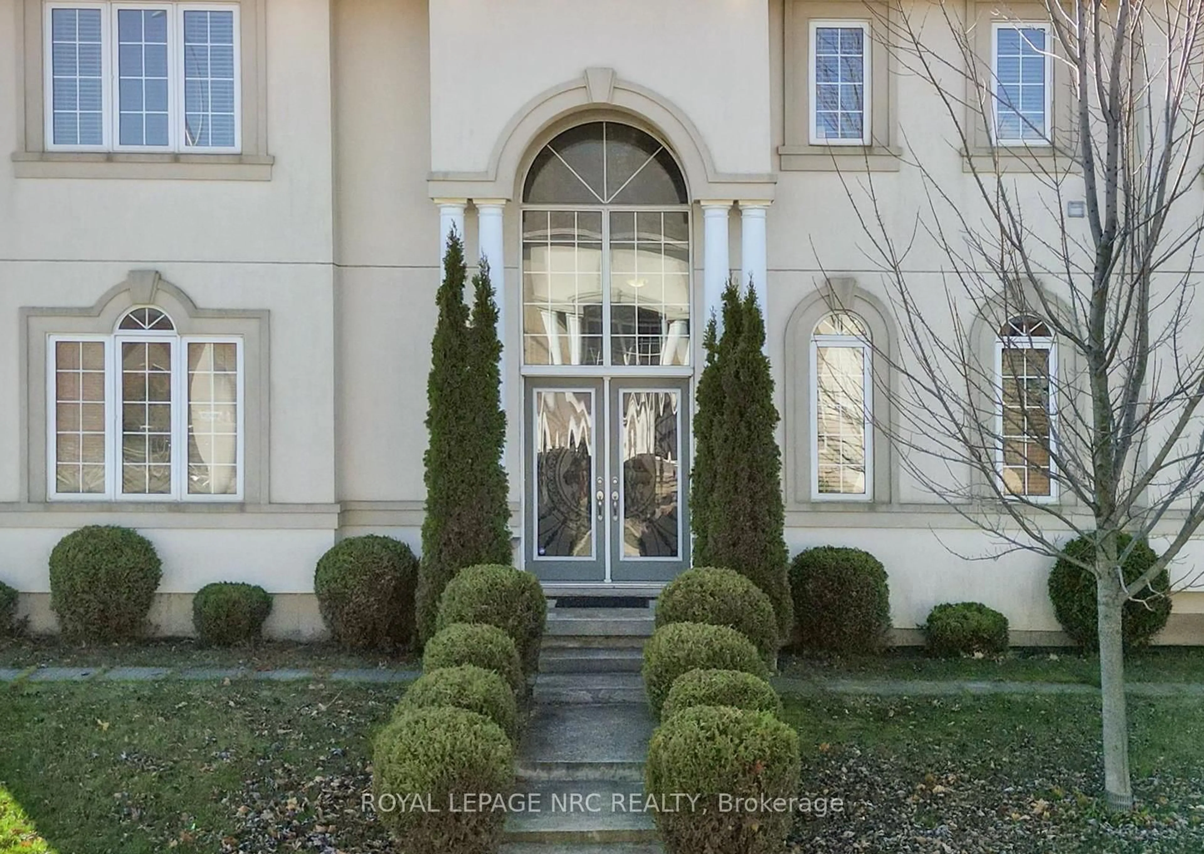 Indoor entryway for 78 Irwin Ave, Hamilton Ontario L9K 0E9