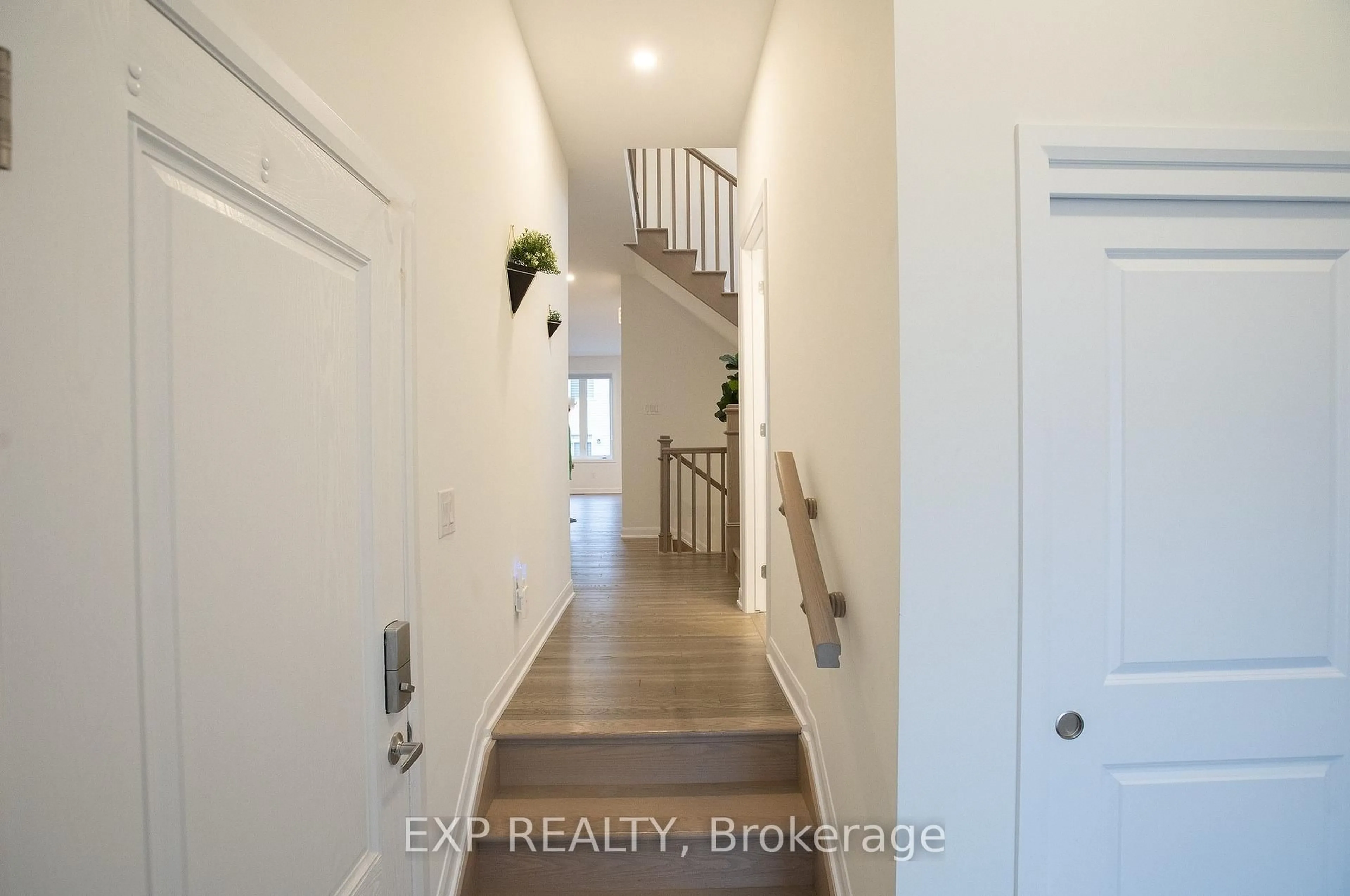 Indoor entryway for 137 Maynooth Crt, Ottawa Ontario K2J 6Y4
