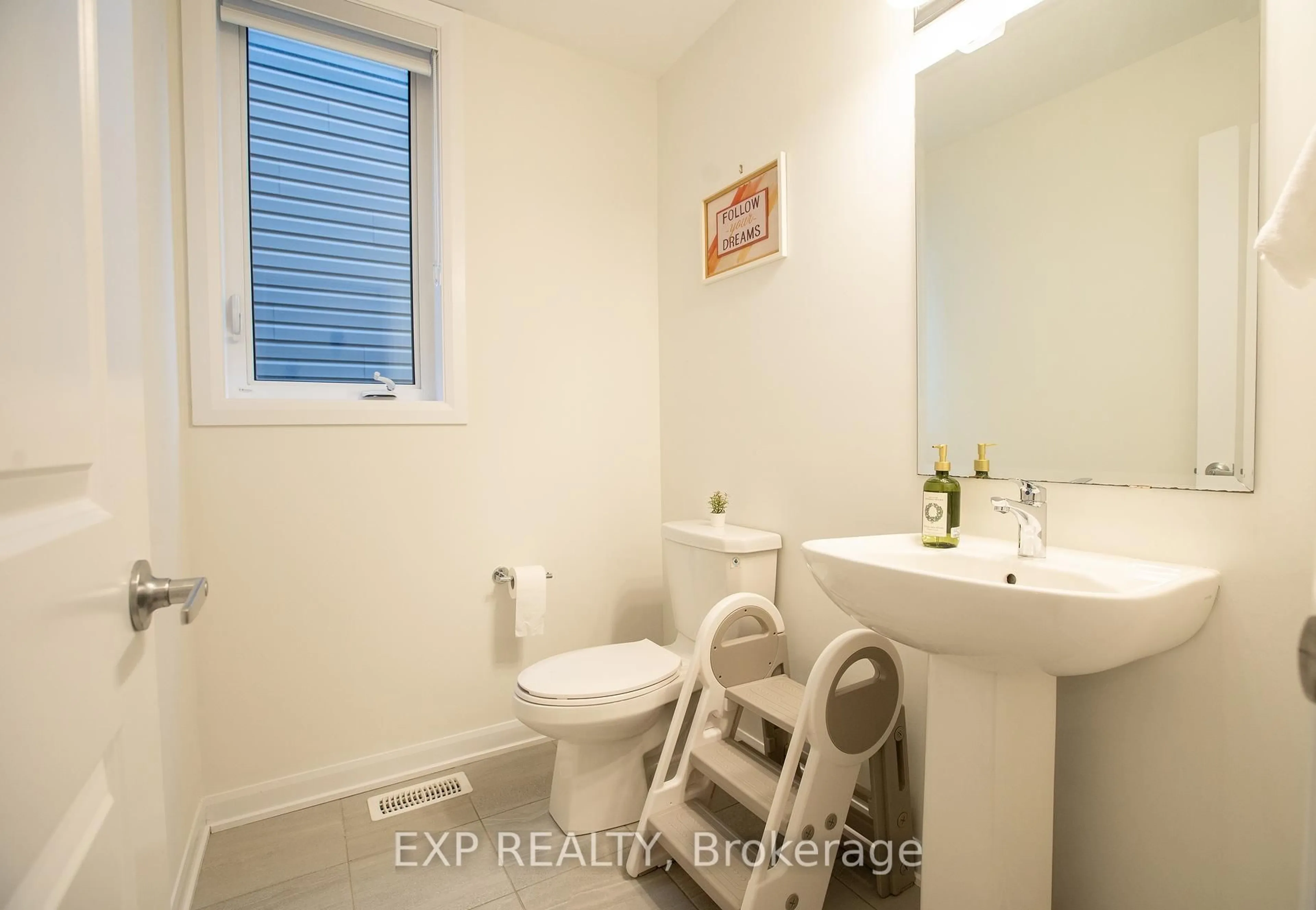 Standard bathroom, unknown for 137 Maynooth Crt, Ottawa Ontario K2J 6Y4