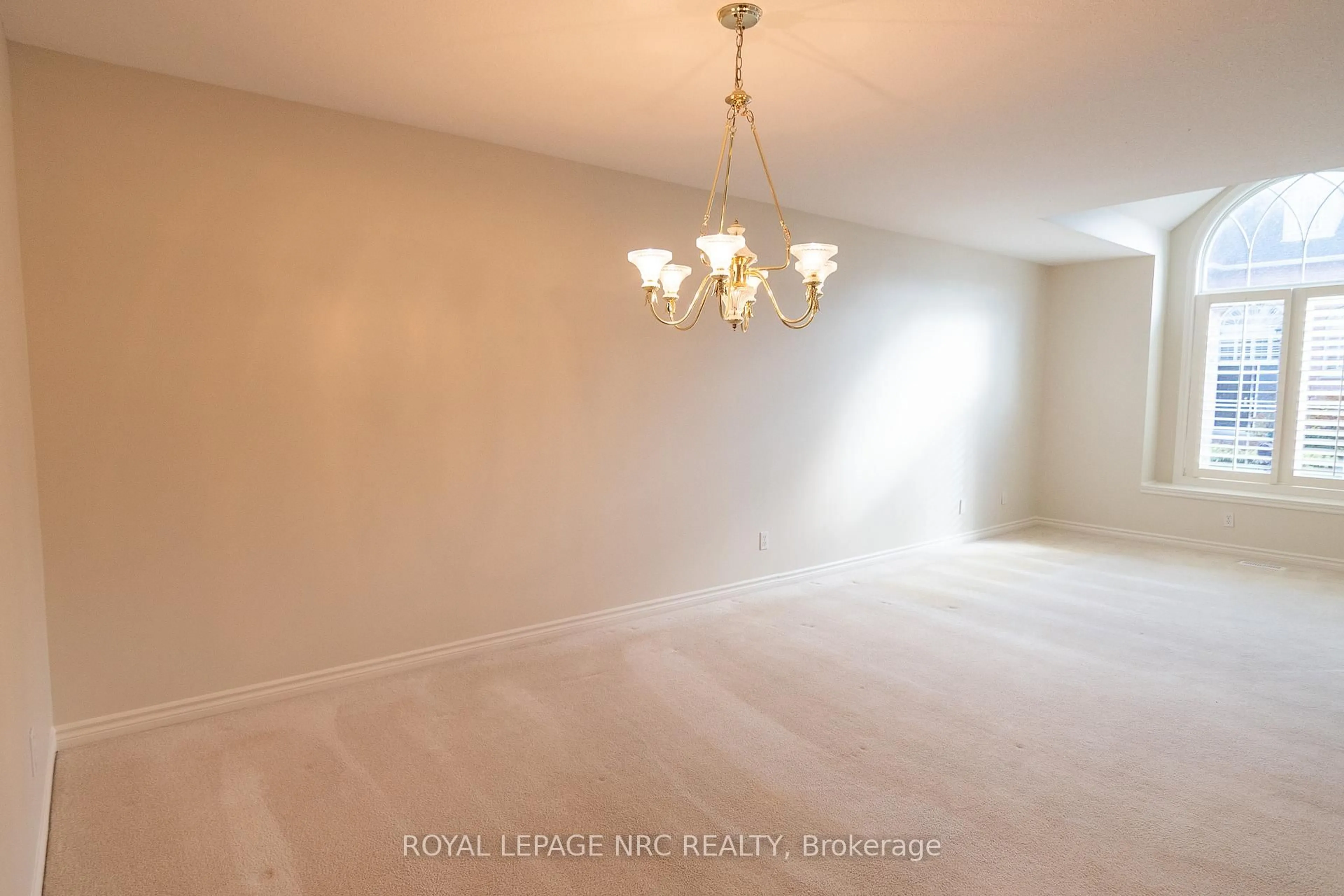 A pic of a room for 4667 Portage Rd #6, Niagara Falls Ontario L2E 6A9