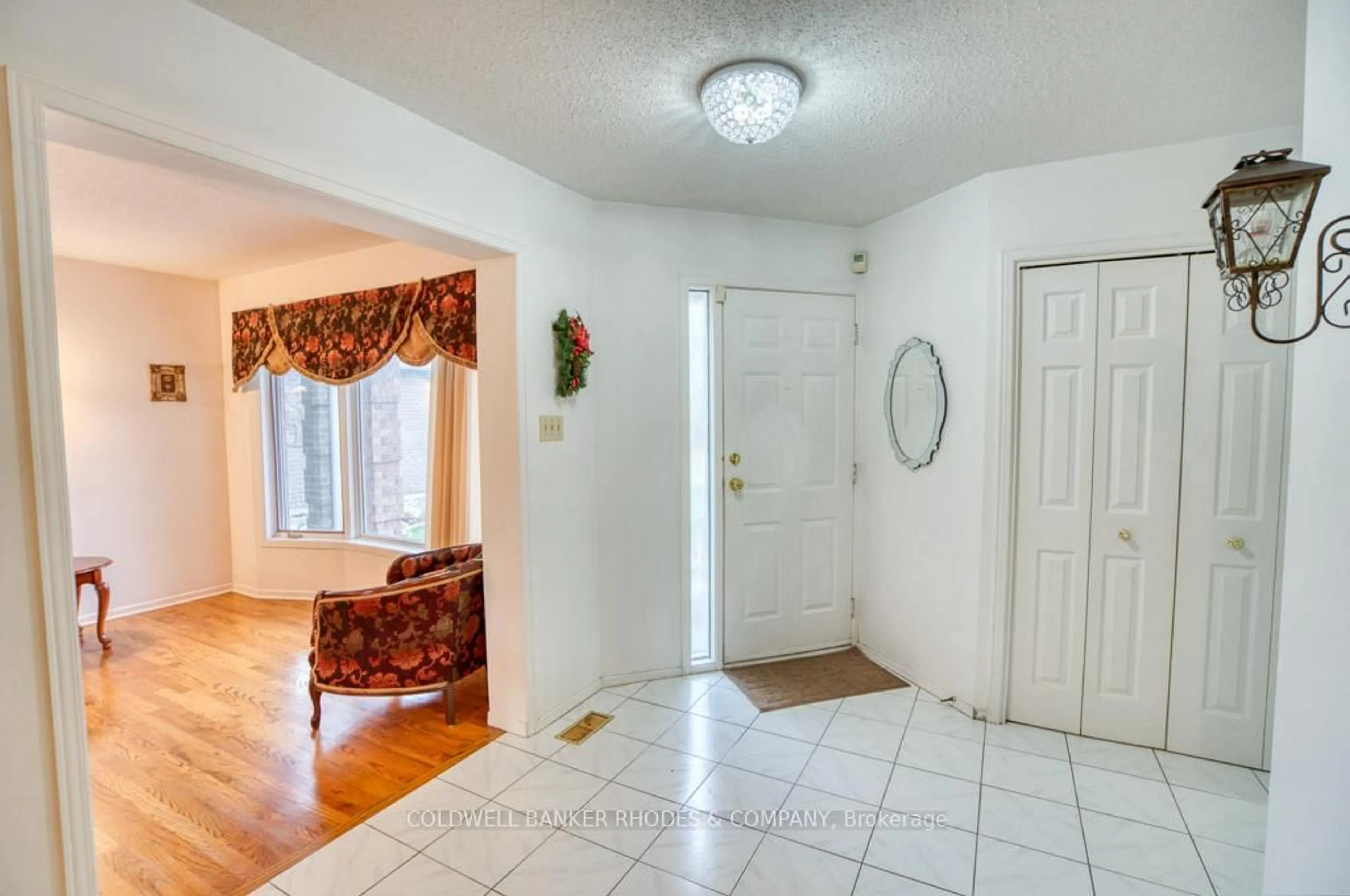 Indoor entryway for 75 Dossetter Way, Ottawa Ontario K1G 4S7