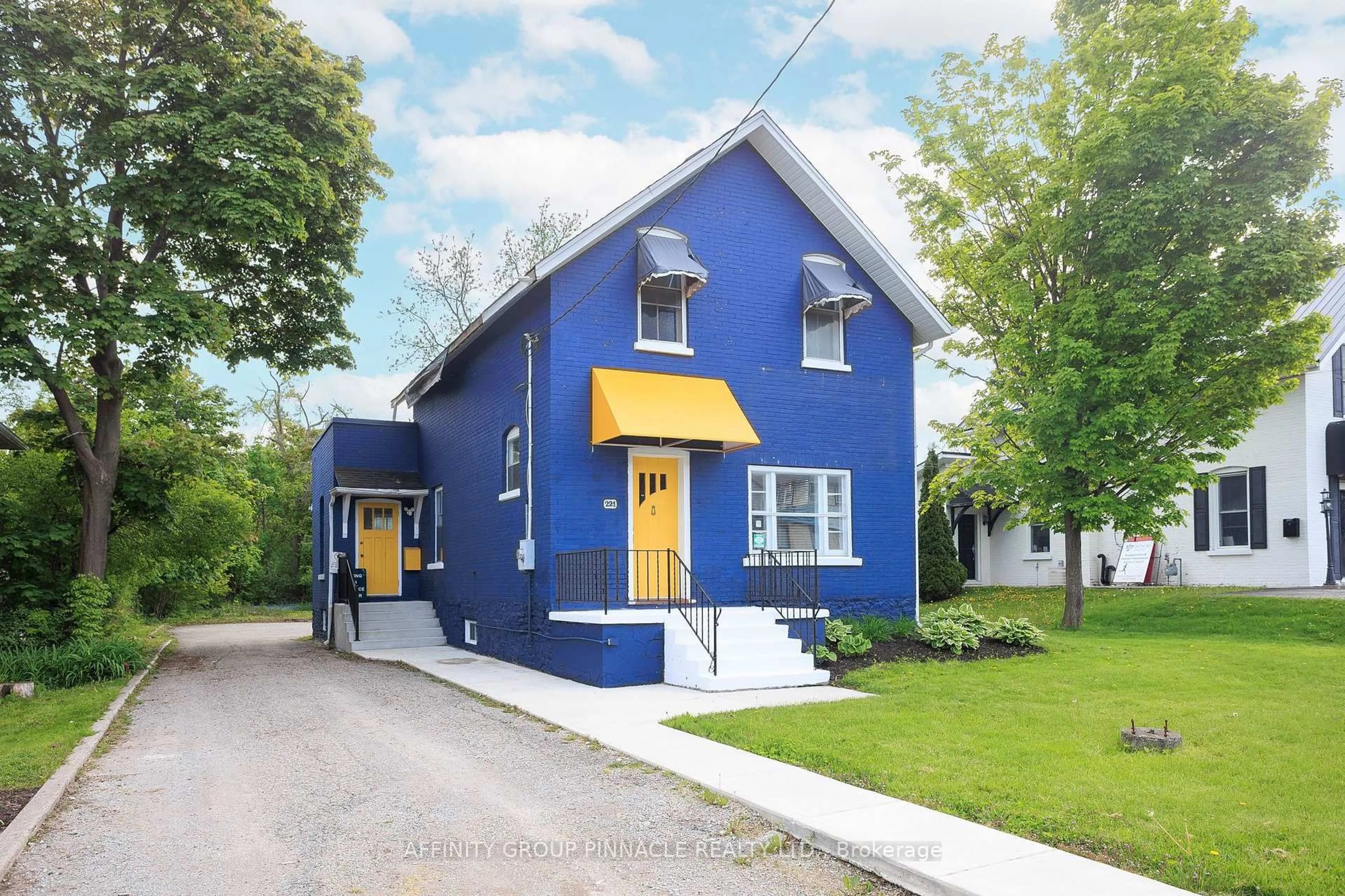 Home with vinyl exterior material, street for 221 Kent St, Kawartha Lakes Ontario K9V 2Z1