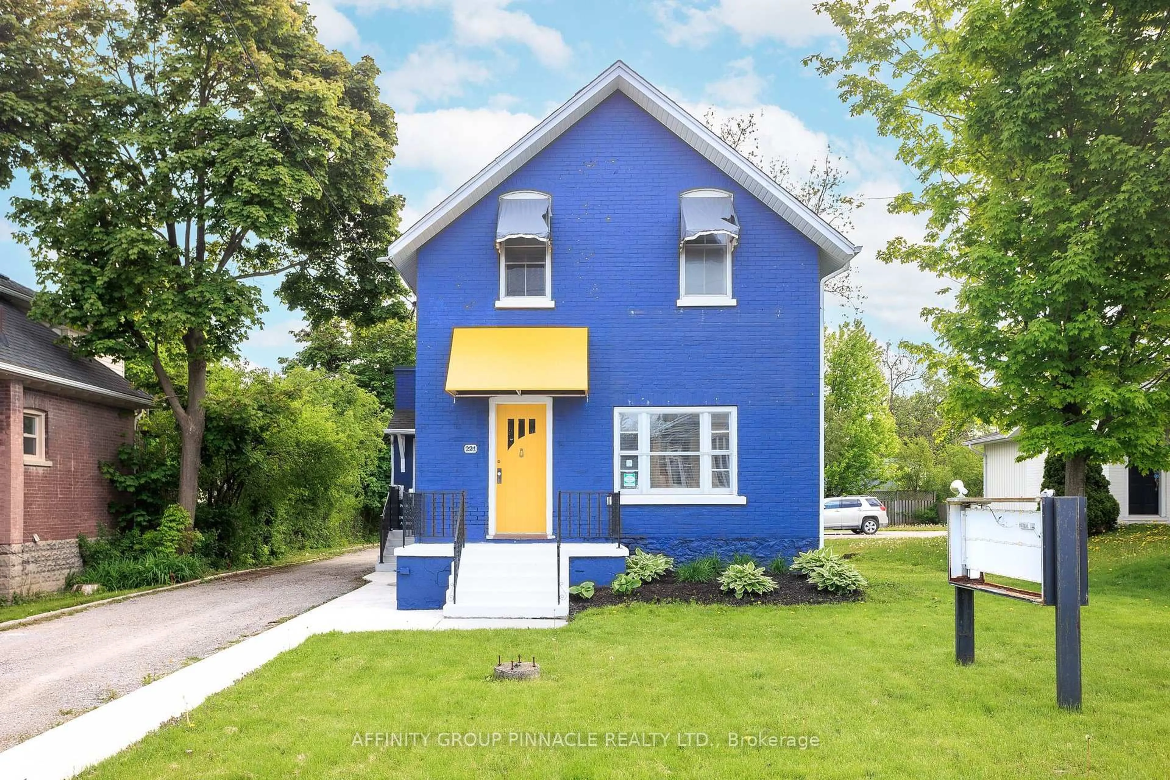 Home with vinyl exterior material, street for 221 Kent St, Kawartha Lakes Ontario K9V 2Z1