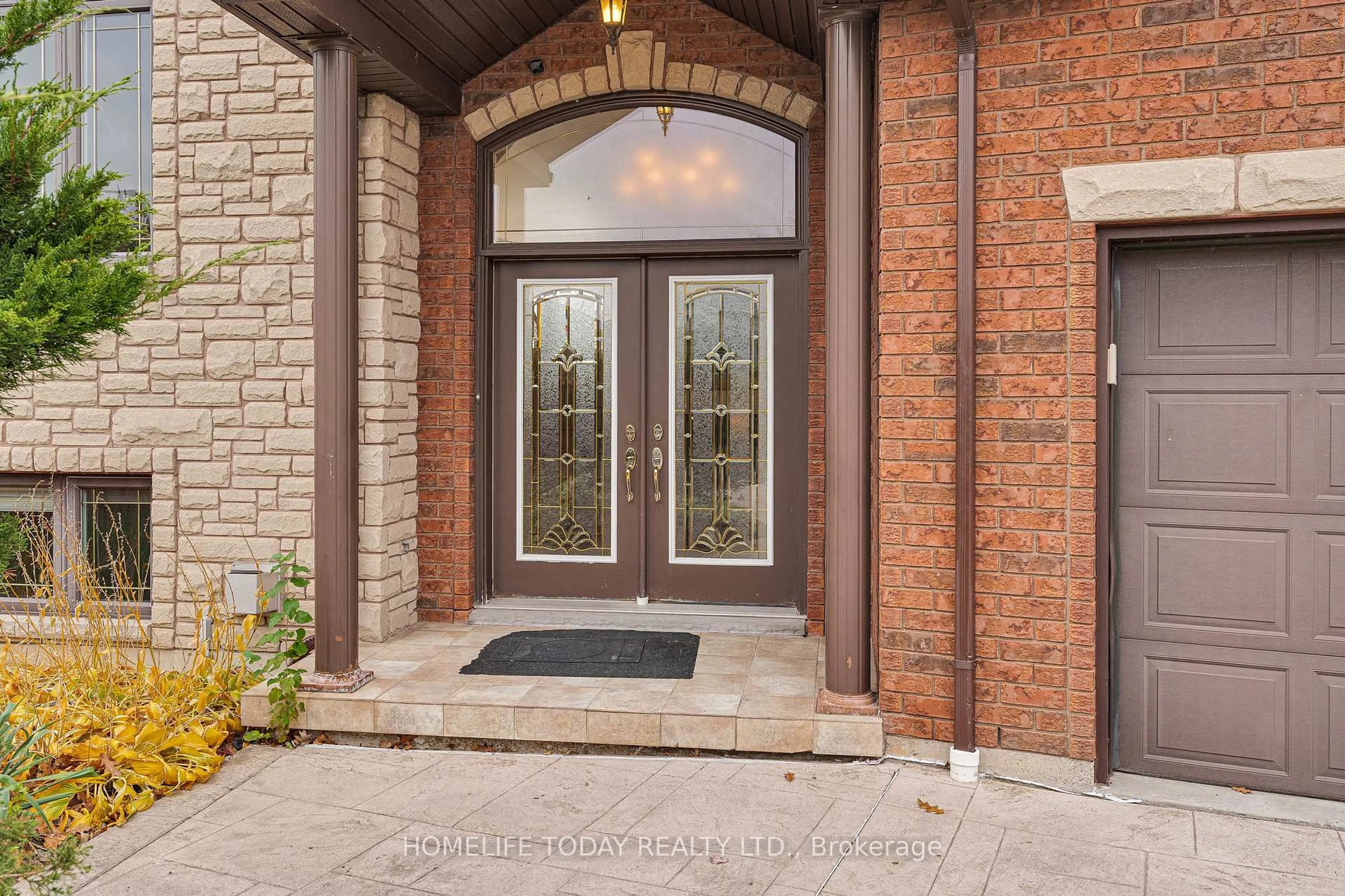 Indoor entryway for 9617 Manitou Cres, Windsor Ontario N8P 1H9