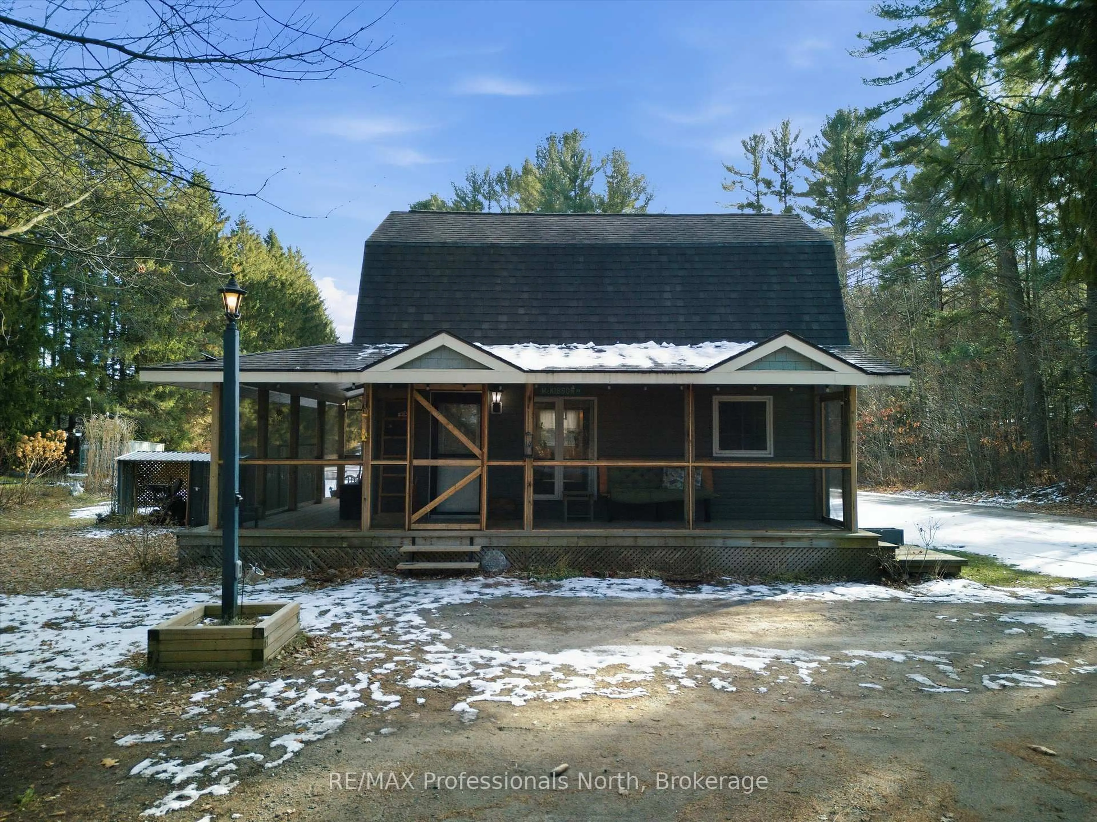 A pic from outside/outdoor area/front of a property/back of a property/a pic from drone, building for 185 Muskoka Rd 10 Rd, Huntsville Ontario P0B 1L0