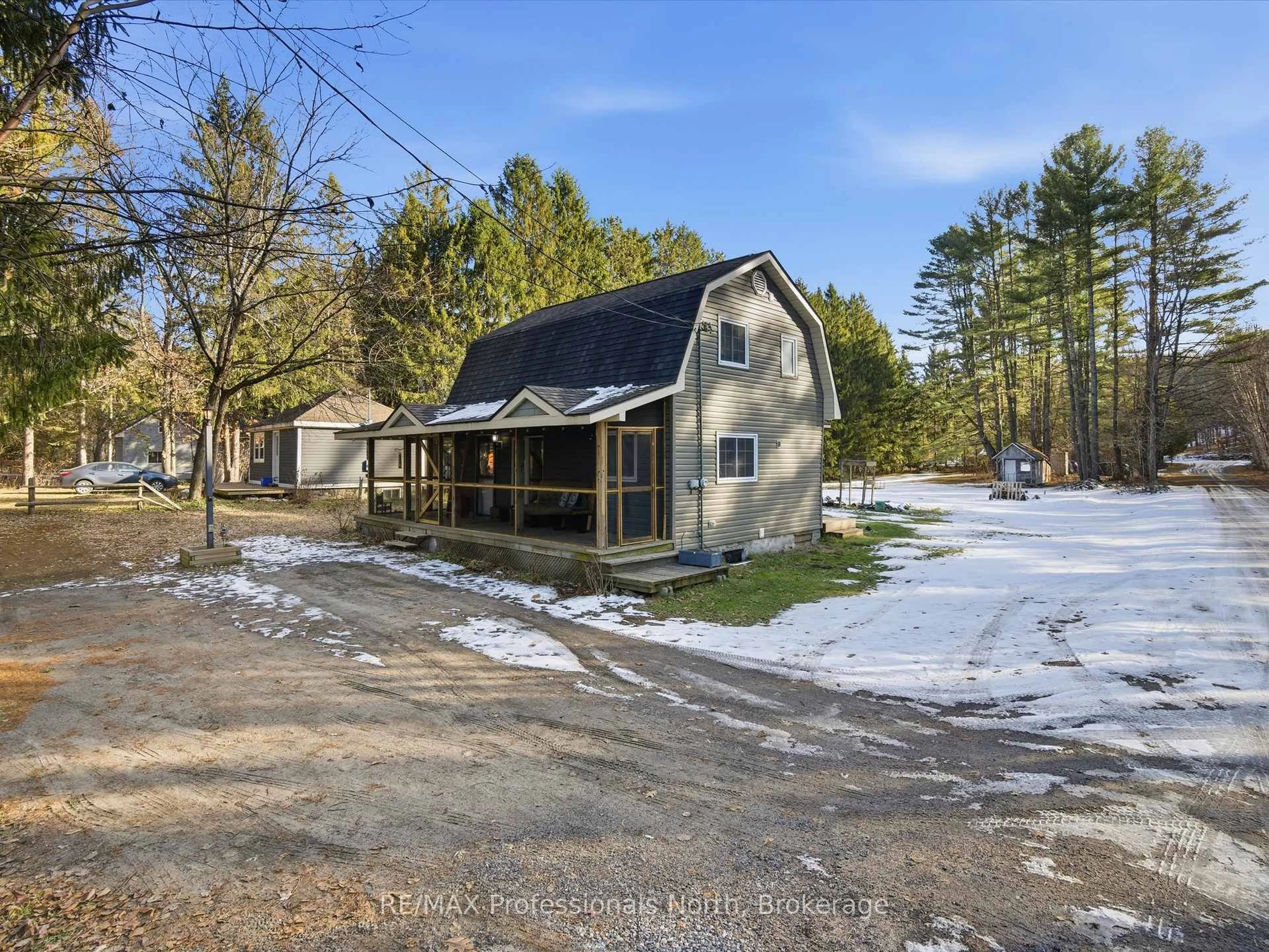 A pic from outside/outdoor area/front of a property/back of a property/a pic from drone, street for 185 Muskoka Rd 10 Rd, Huntsville Ontario P0B 1L0