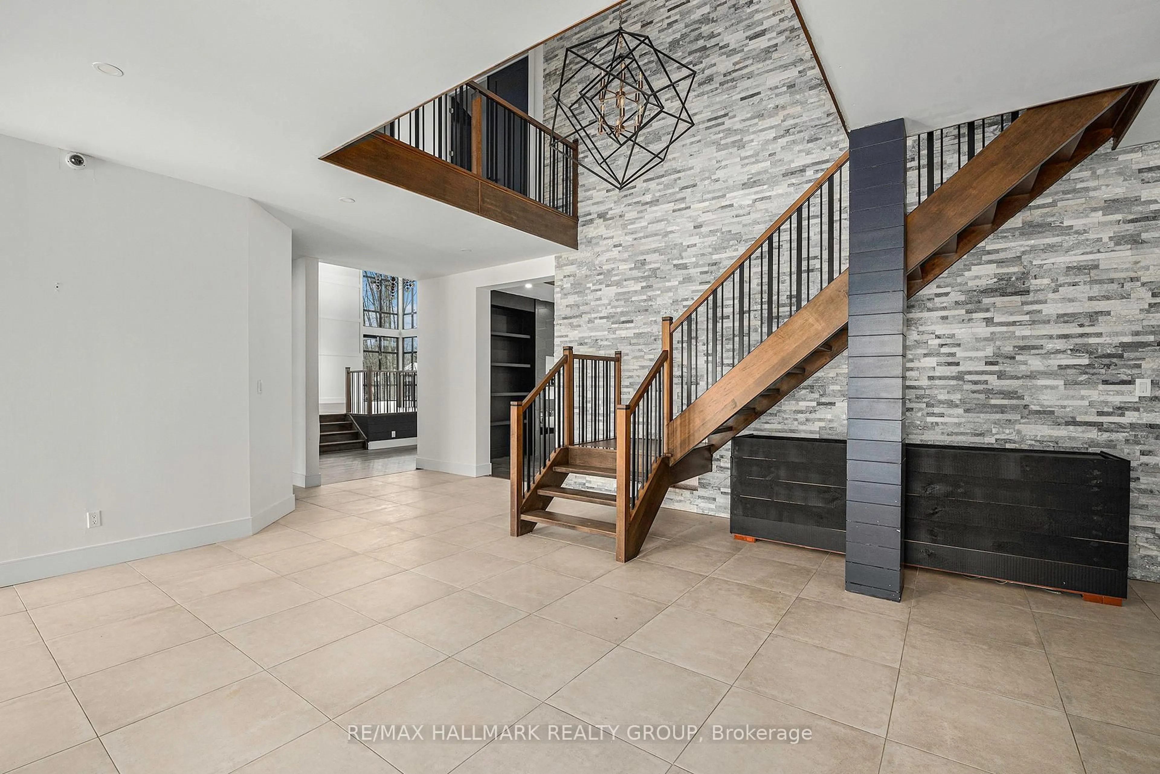 Indoor foyer for 132 ROBERT TAITE Dr, Ottawa Ontario K4C 1A9