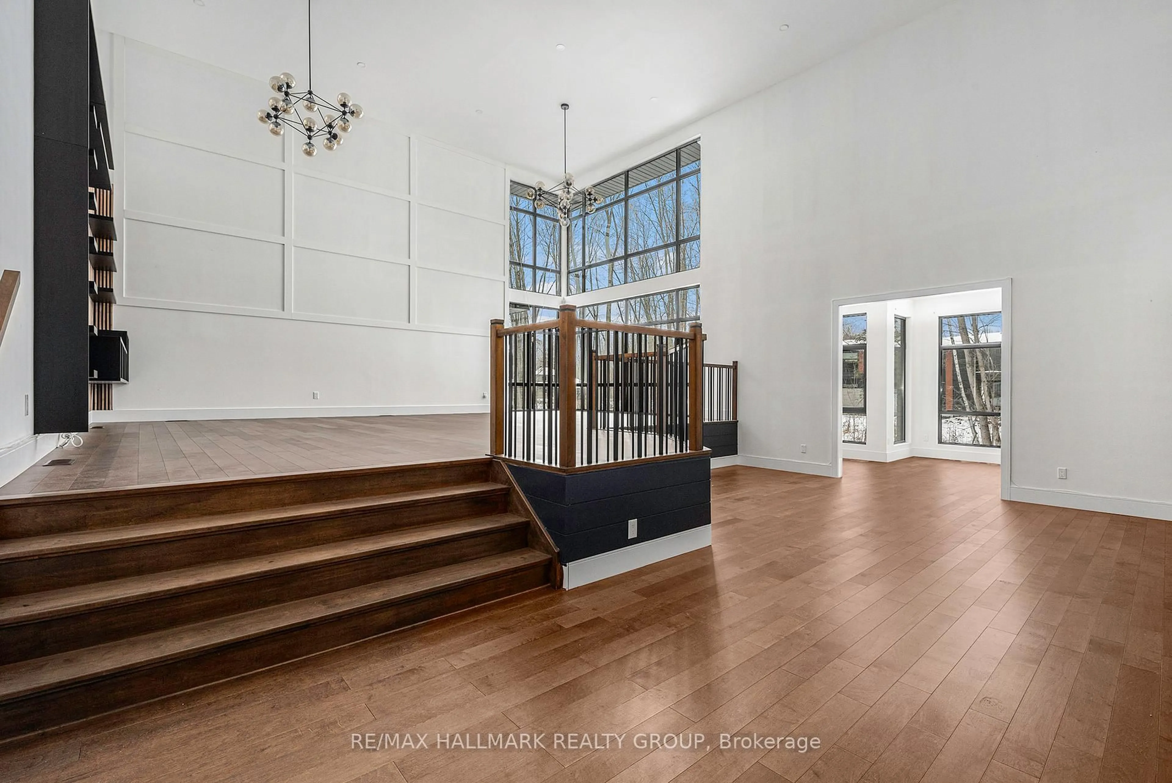 Indoor foyer for 132 ROBERT TAITE Dr, Ottawa Ontario K4C 1A9