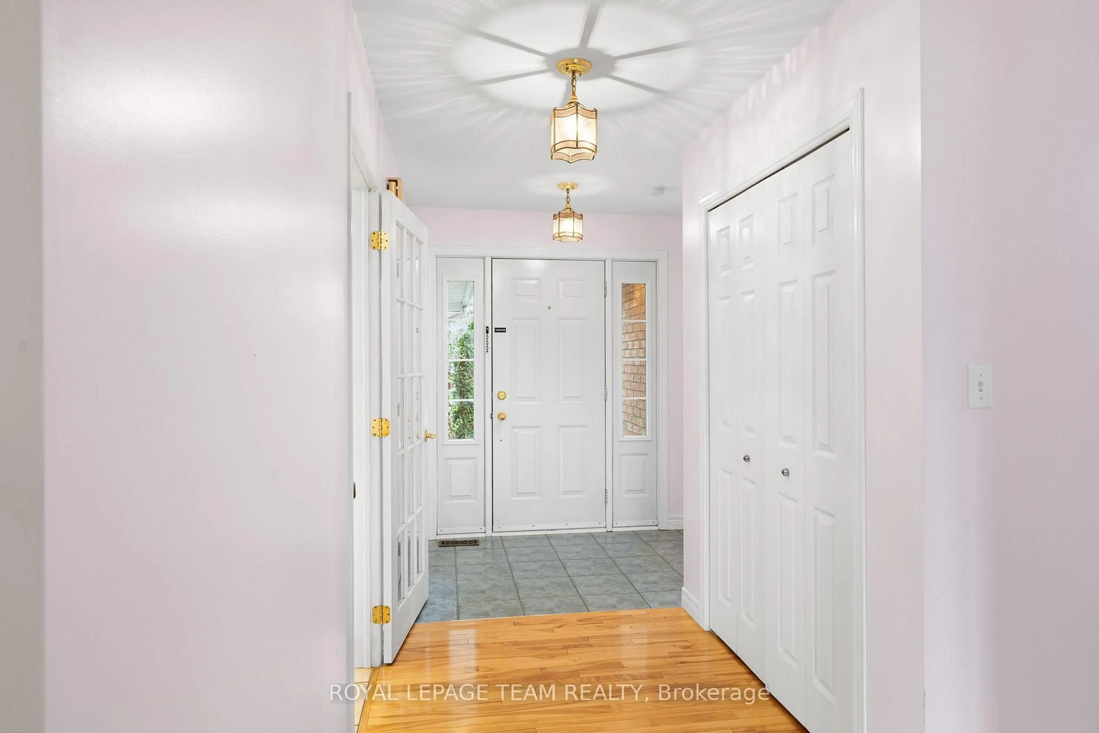 Indoor entryway for 7 David St, South Stormont Ontario K0C 1M0