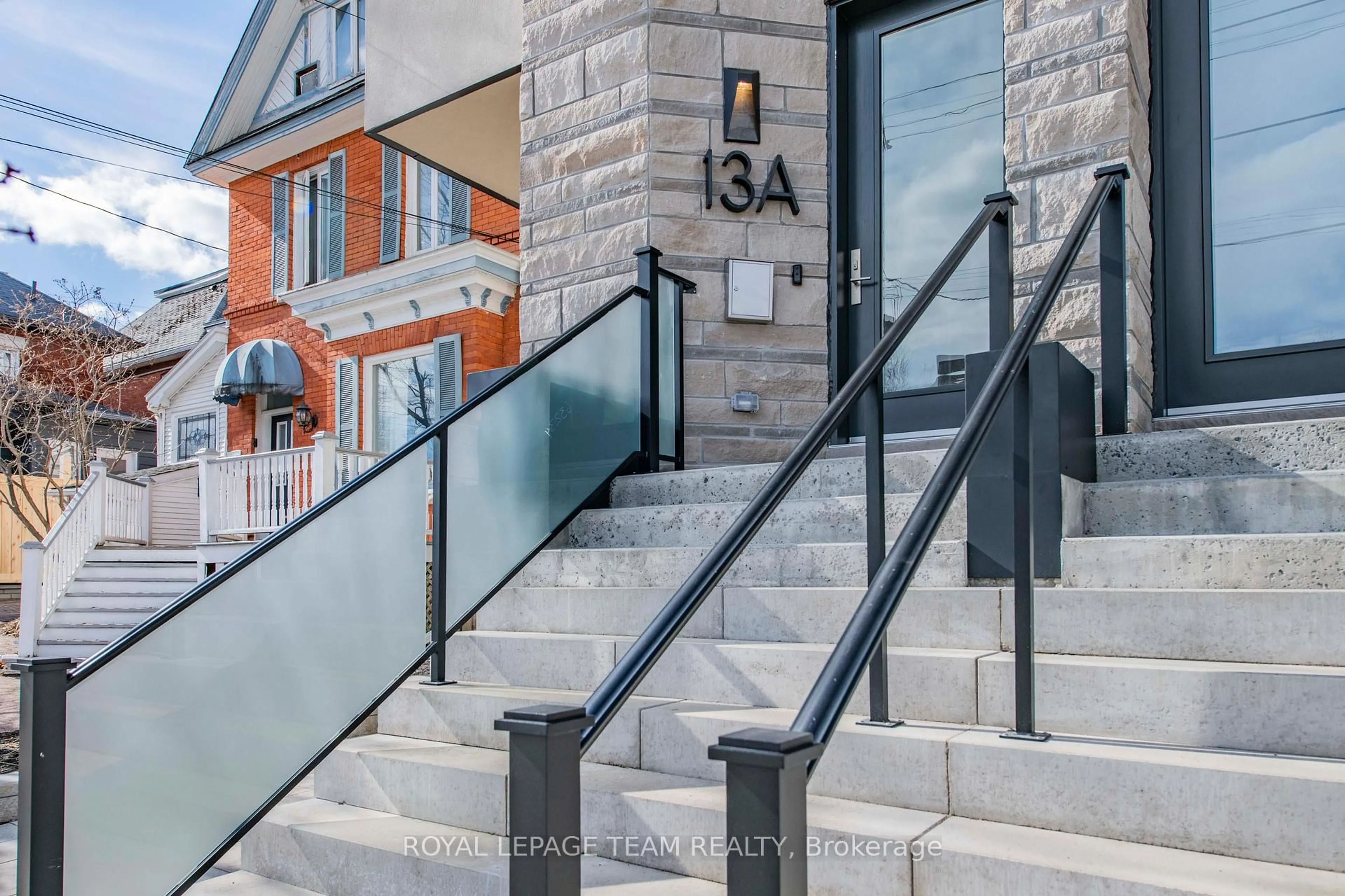 Stairs for 13 FIFTH Ave #B, Ottawa Ontario K1S 2M2