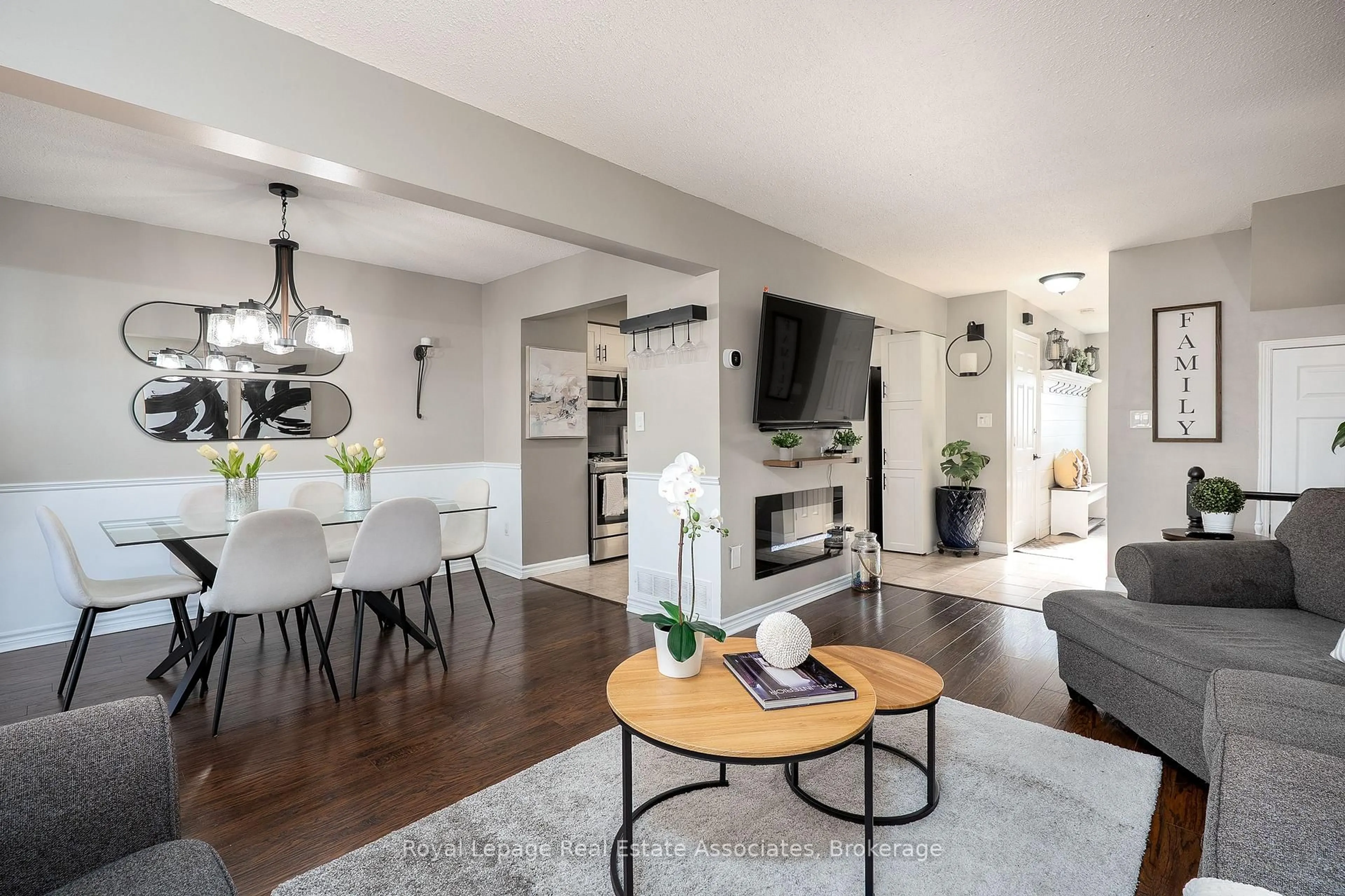 Open concept kitchen, unknown for 2 Royalwood Crt #16, Hamilton Ontario L8E 4Y9