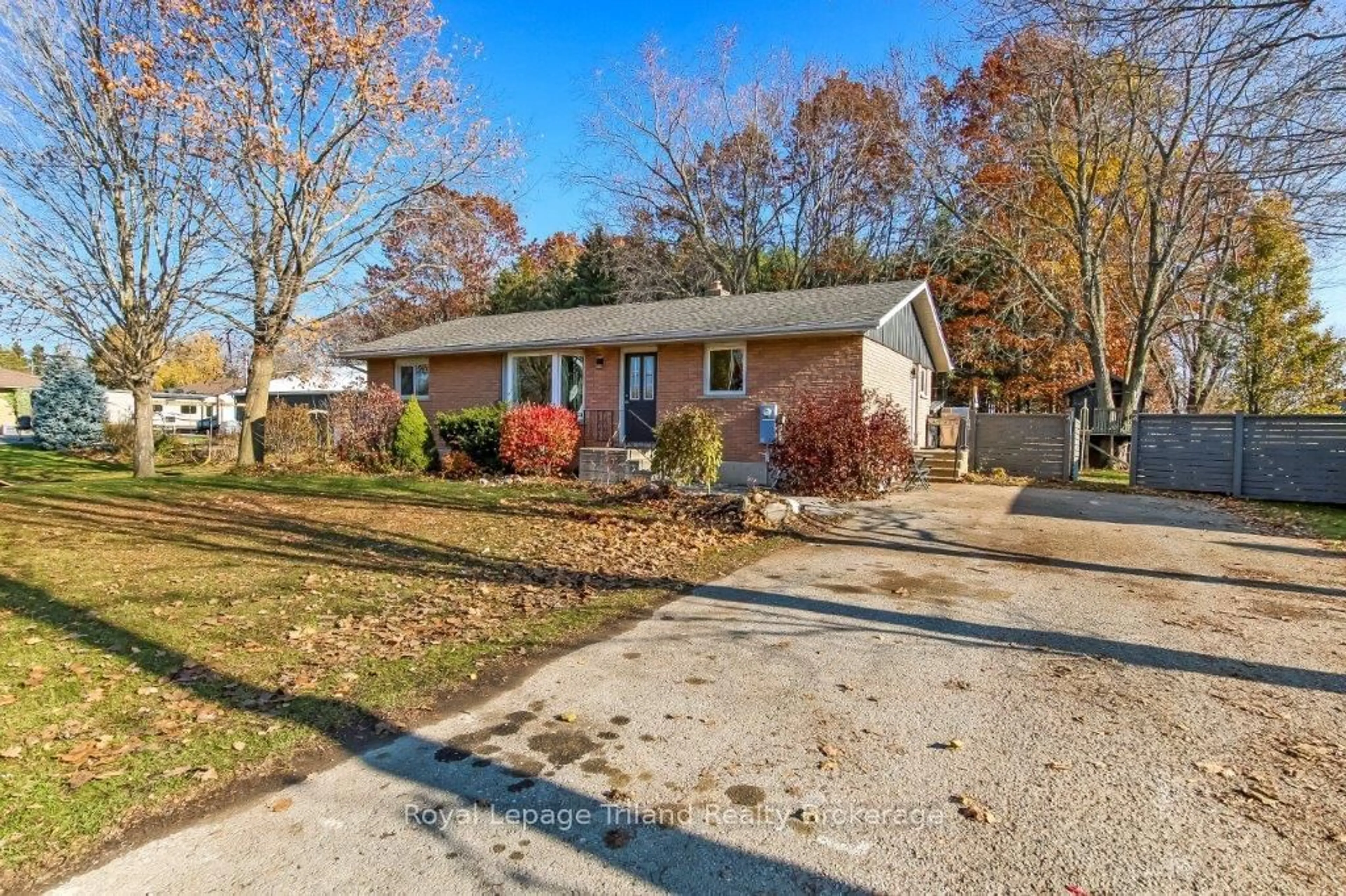 Home with vinyl exterior material, street for 714624 Middletown Line, Norwich Ontario N4S 7W8