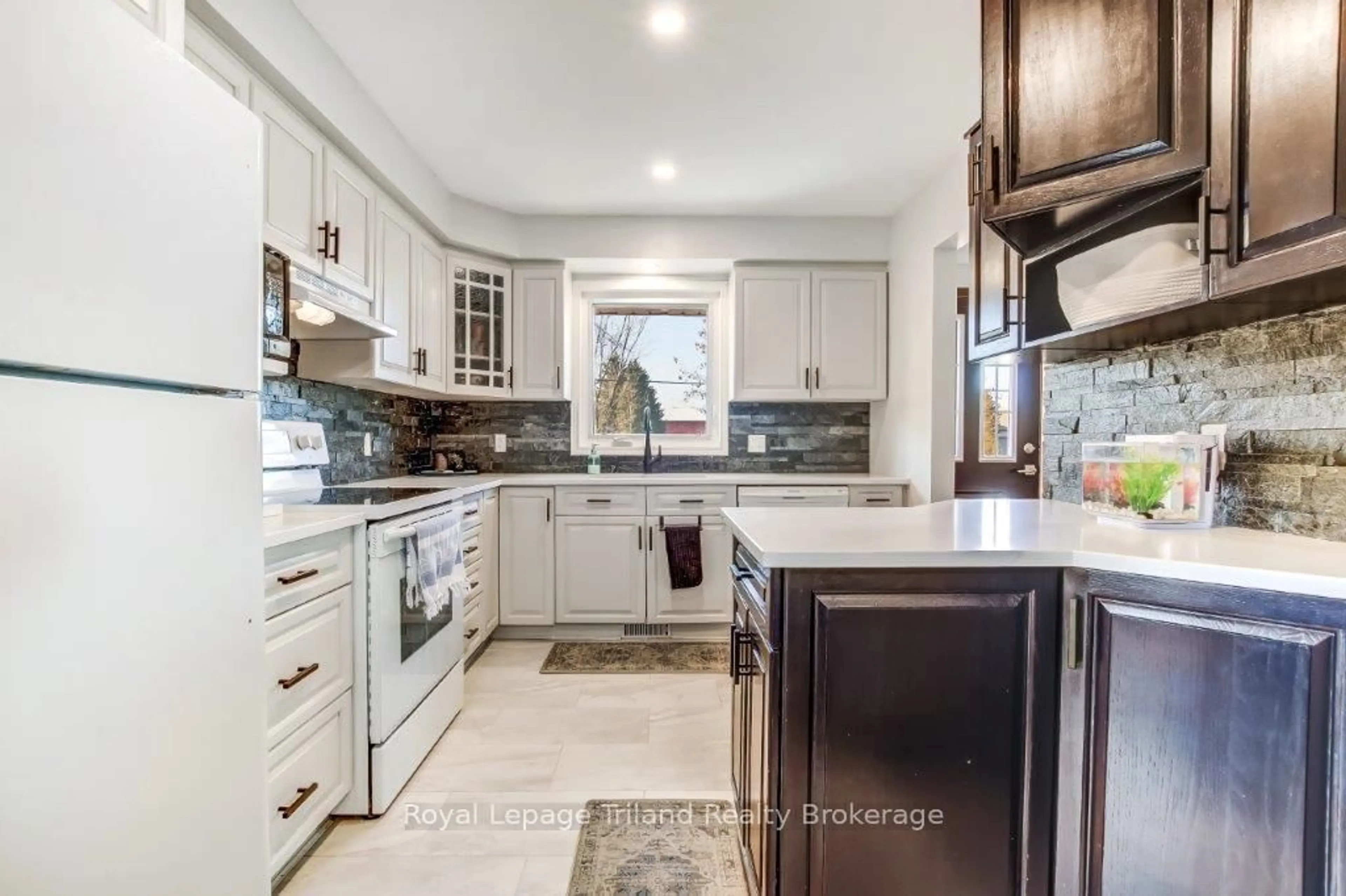 Open concept kitchen, ceramic/tile floor for 714624 Middletown Line, Norwich Ontario N4S 7W8