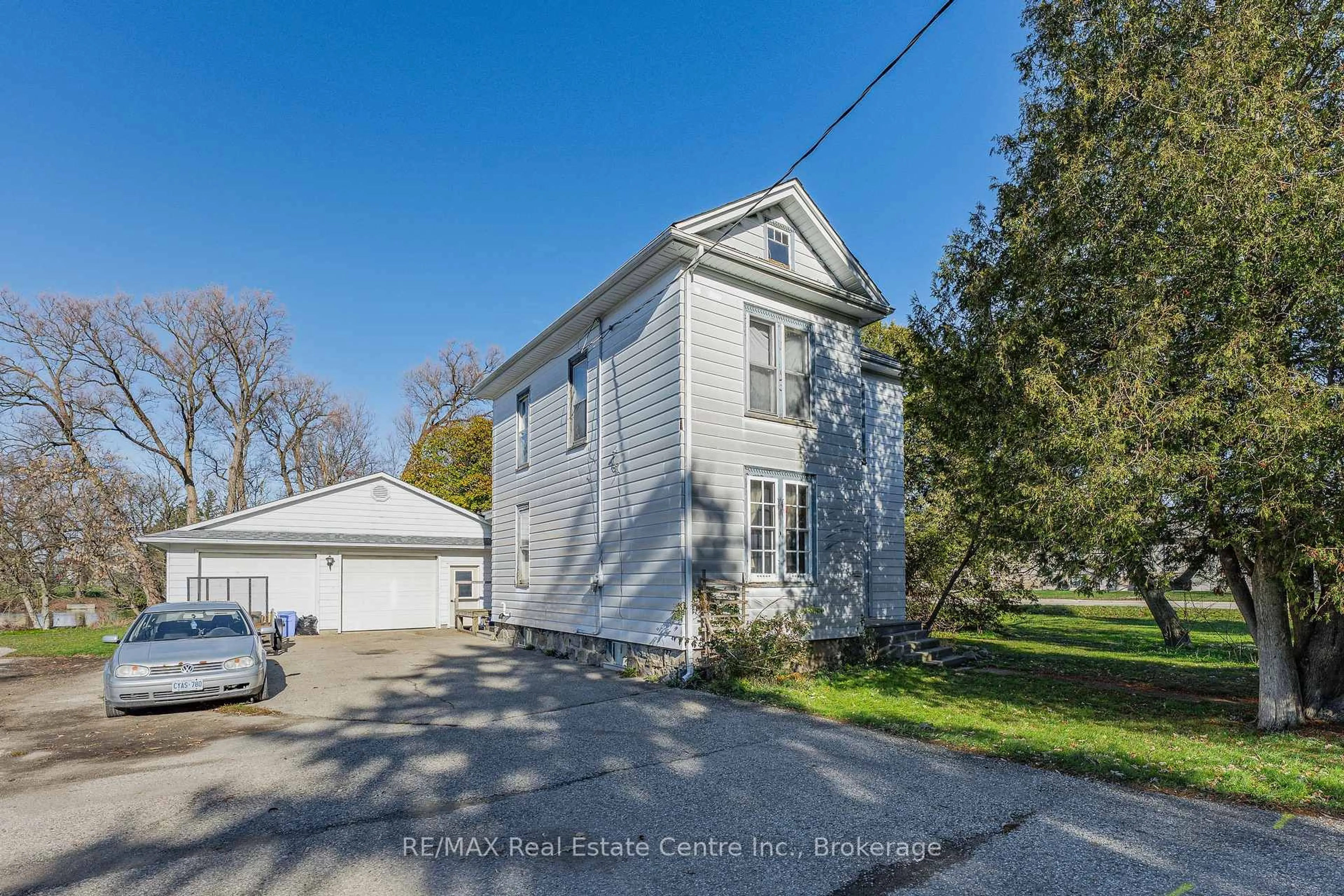 A pic from outside/outdoor area/front of a property/back of a property/a pic from drone, street for 136 Foundry St, Wilmot Ontario N3A 2P7