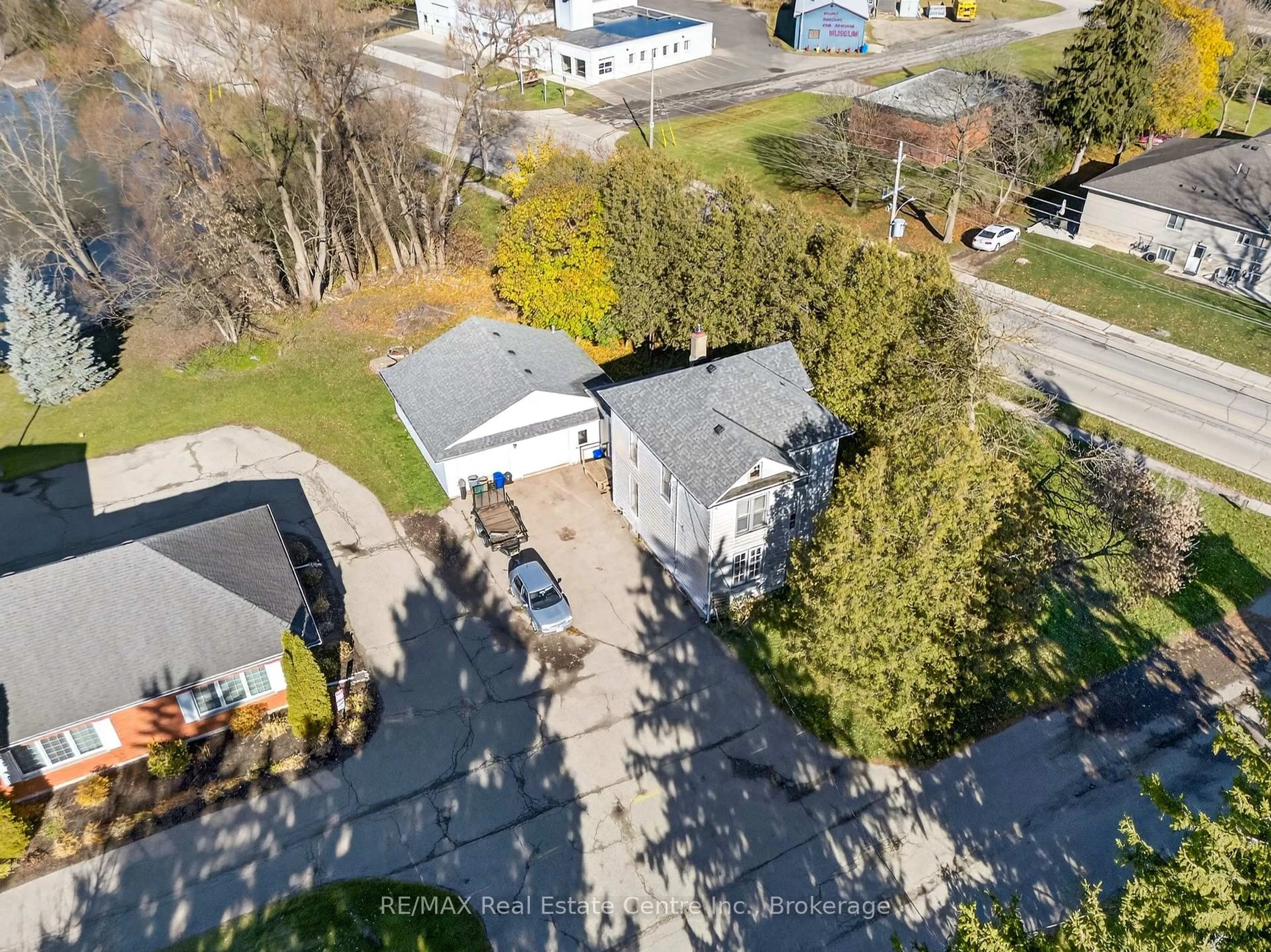 A pic from outside/outdoor area/front of a property/back of a property/a pic from drone, street for 136 Foundry St, Wilmot Ontario N3A 2P7
