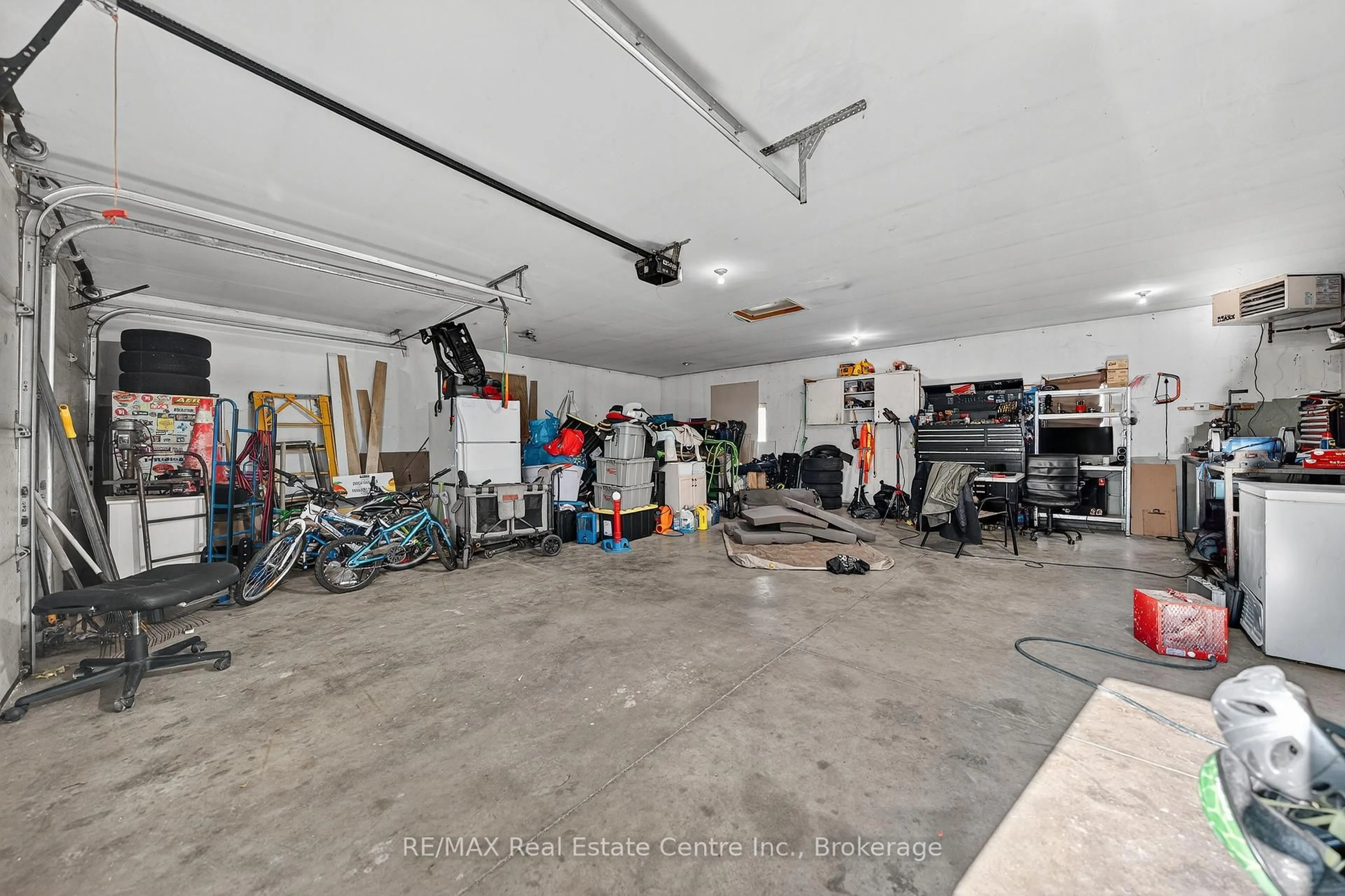 Indoor garage for 136 Foundry St, Wilmot Ontario N3A 2P7