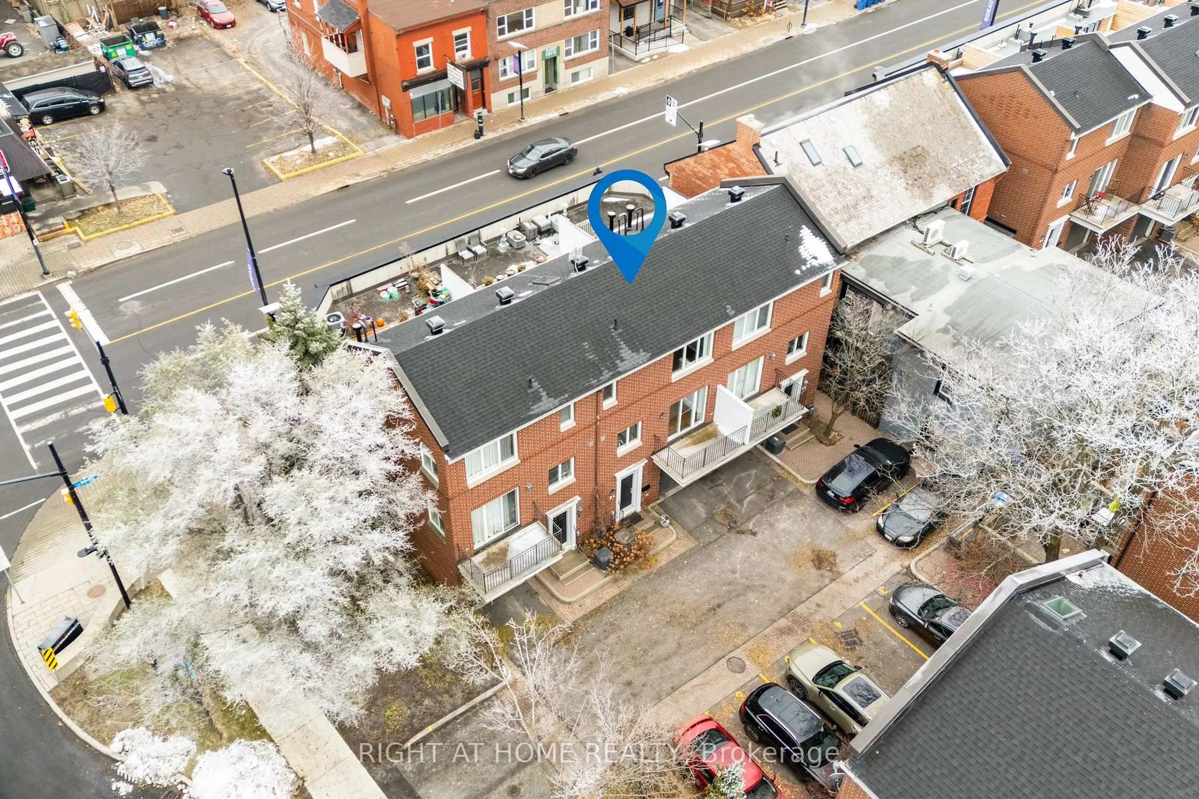 A pic from outside/outdoor area/front of a property/back of a property/a pic from drone, unknown for 4 Thorburn Private, Ottawa Ontario K1N 1G4