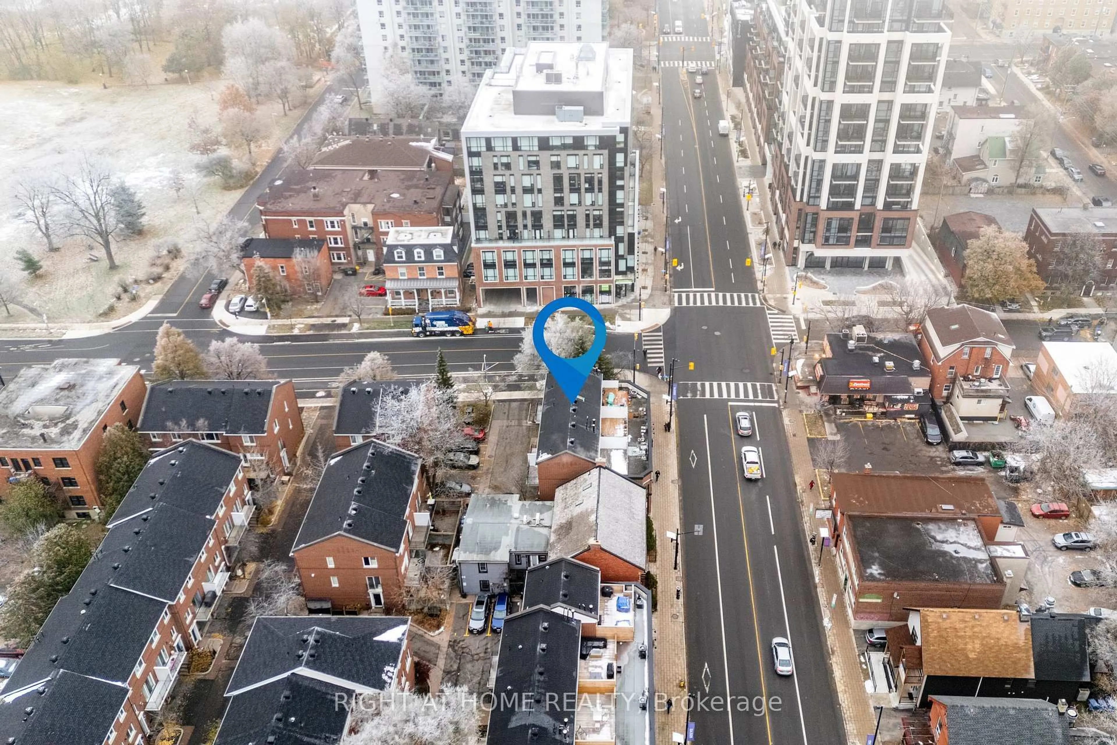 A pic from outside/outdoor area/front of a property/back of a property/a pic from drone, city buildings view from balcony for 4 Thorburn Private, Ottawa Ontario K1N 1G4