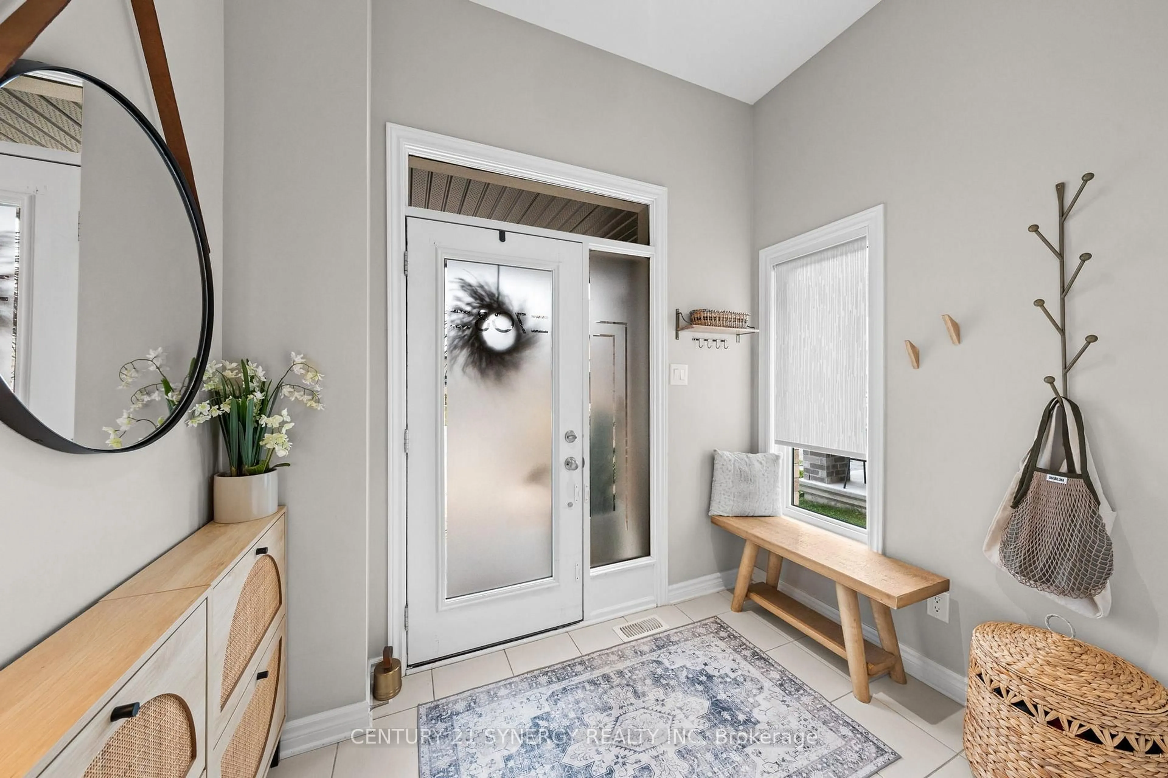 Indoor entryway for 708 Guardian Grve, Ottawa Ontario K1X 0B3