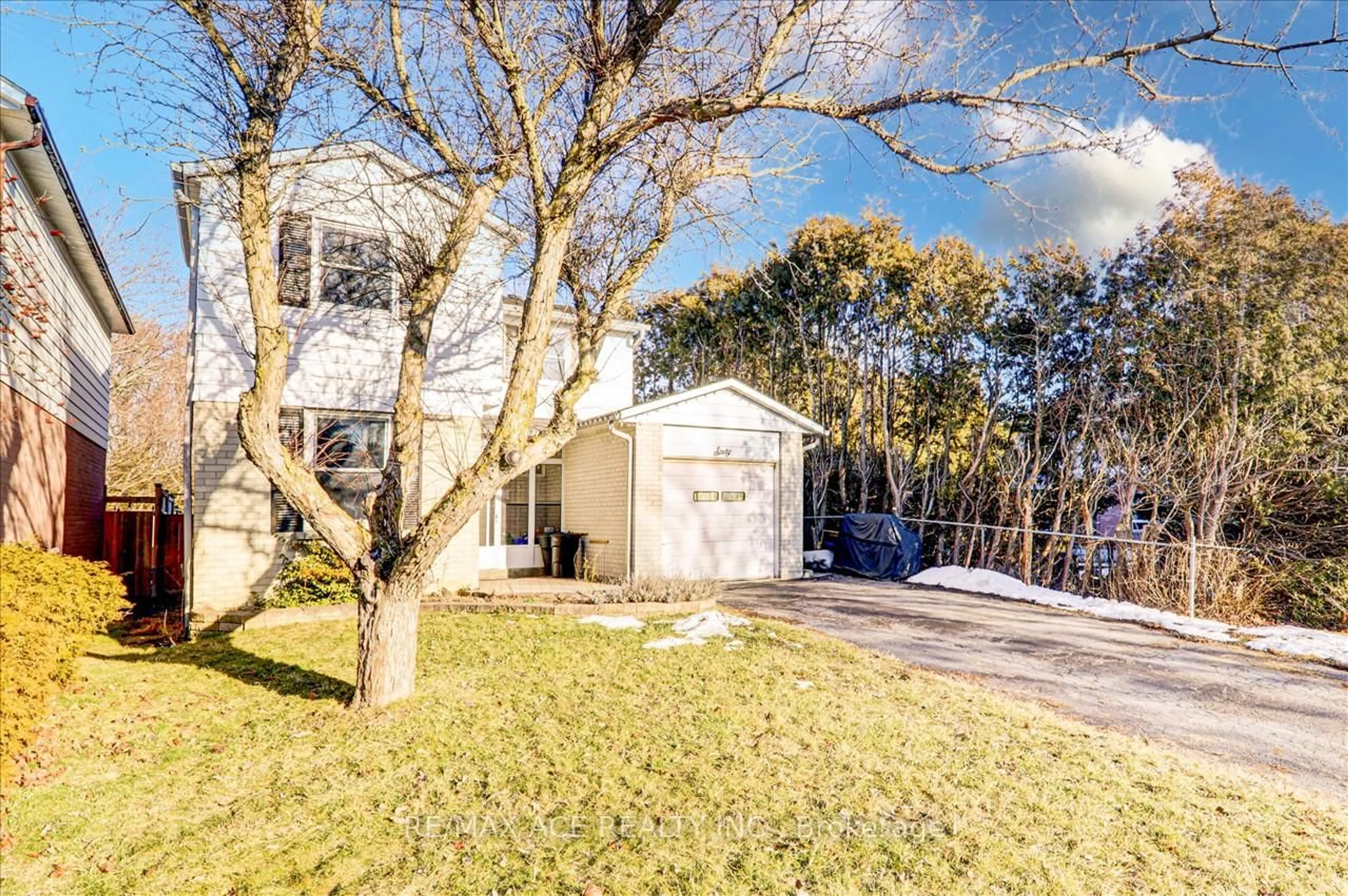 A pic from outside/outdoor area/front of a property/back of a property/a pic from drone, water/lake/river/ocean view for 60 Pochon Ave, Port Hope Ontario L1A 2X9