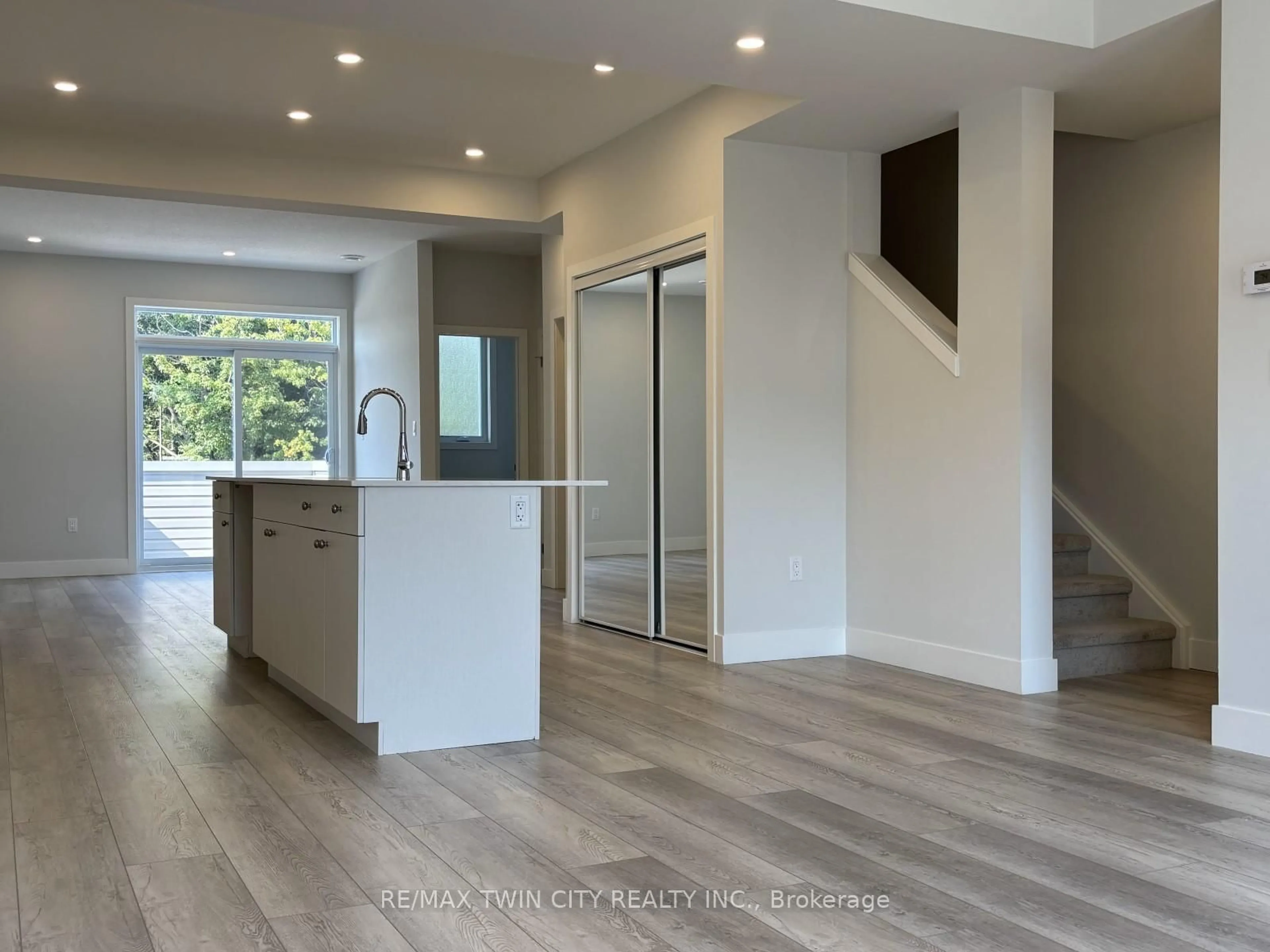 Open concept kitchen, unknown for 925 Deveron Cres, London South Ontario N5Z 0B6