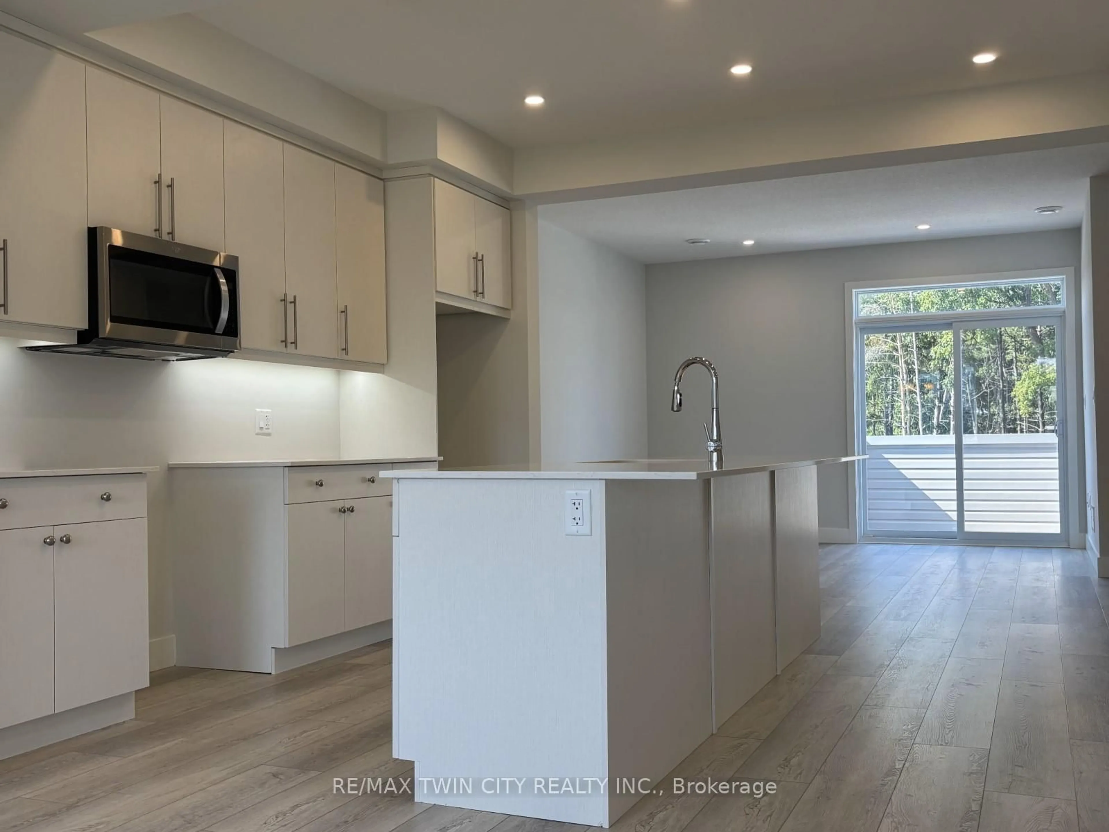 Open concept kitchen, unknown for 925 Deveron Cres, London South Ontario N5Z 0B6