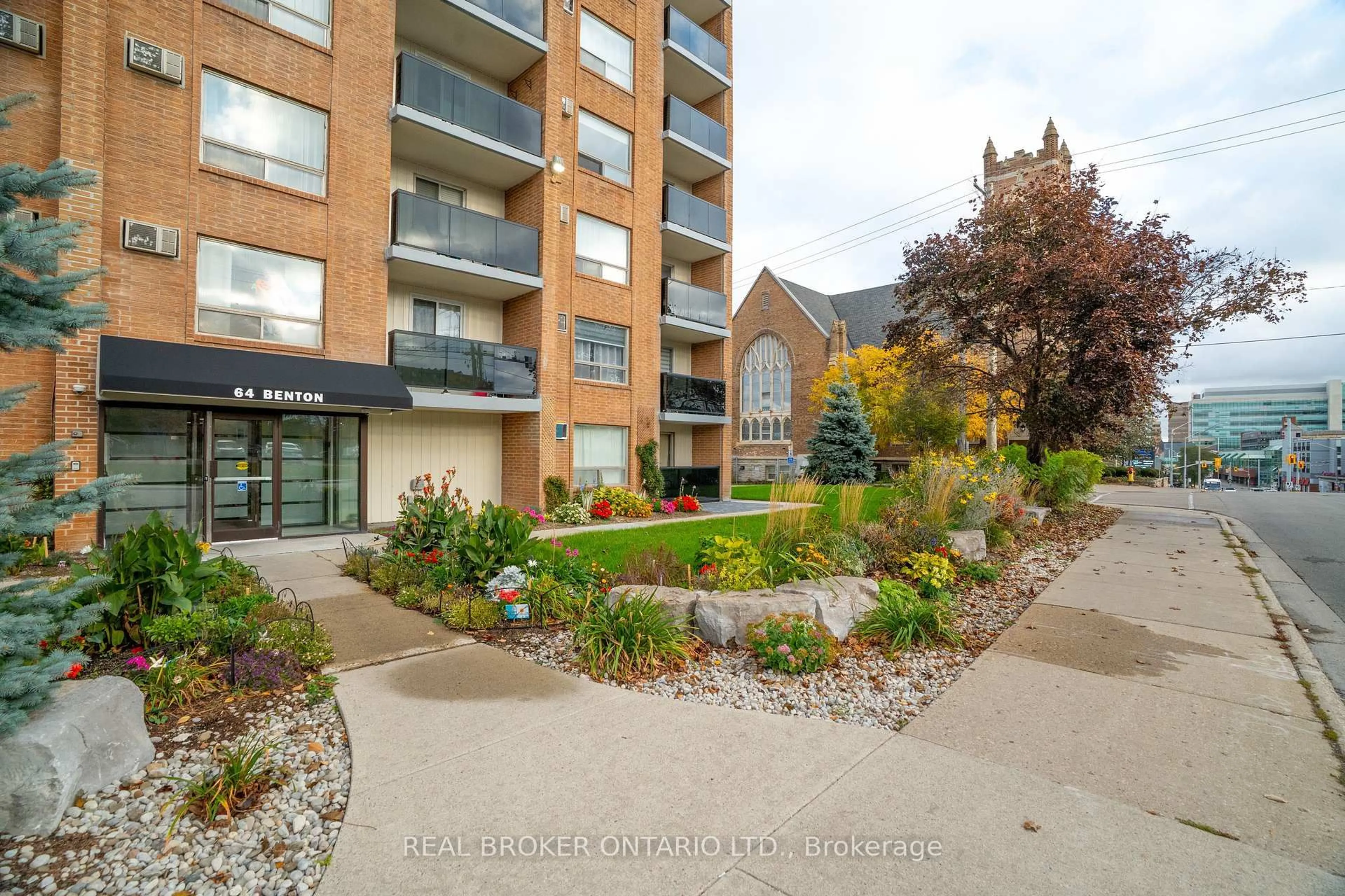 Patio, street for 64 Benton St #602, Kitchener Ontario N2G 4L9