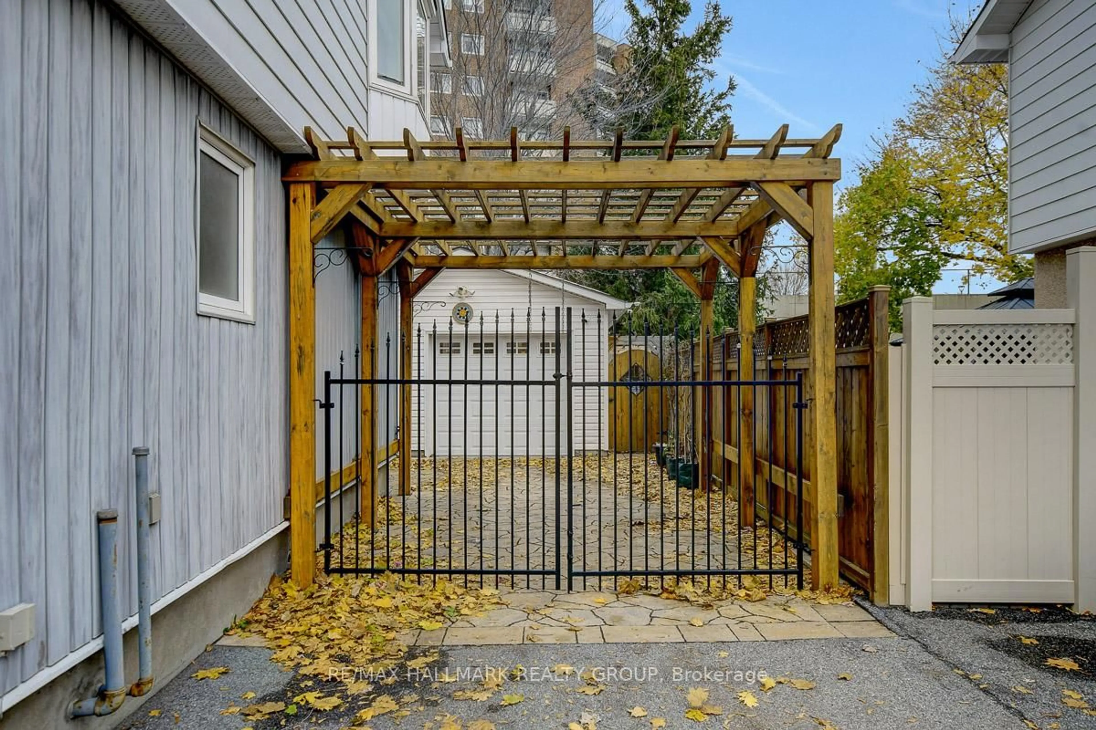 Patio, street for 1865 Elmridge Dr, Ottawa Ontario K1J 8G7