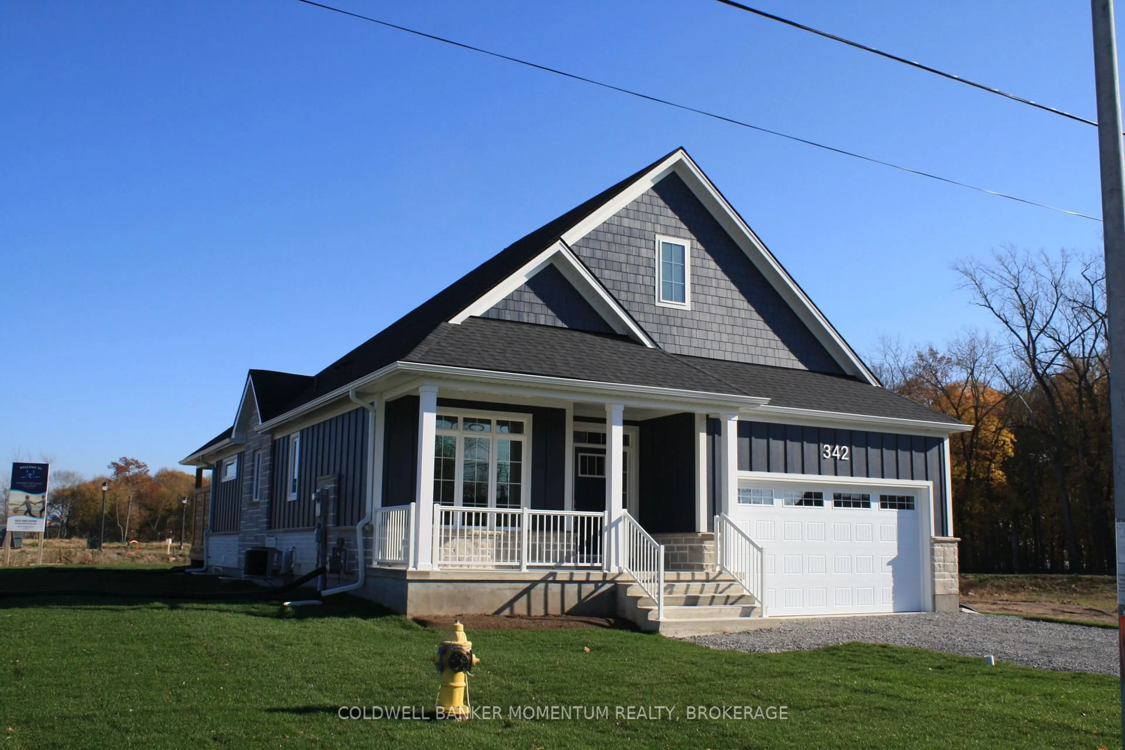 Home with vinyl exterior material, street for 342 BASSETT Ave, Fort Erie Ontario L2A 5L8