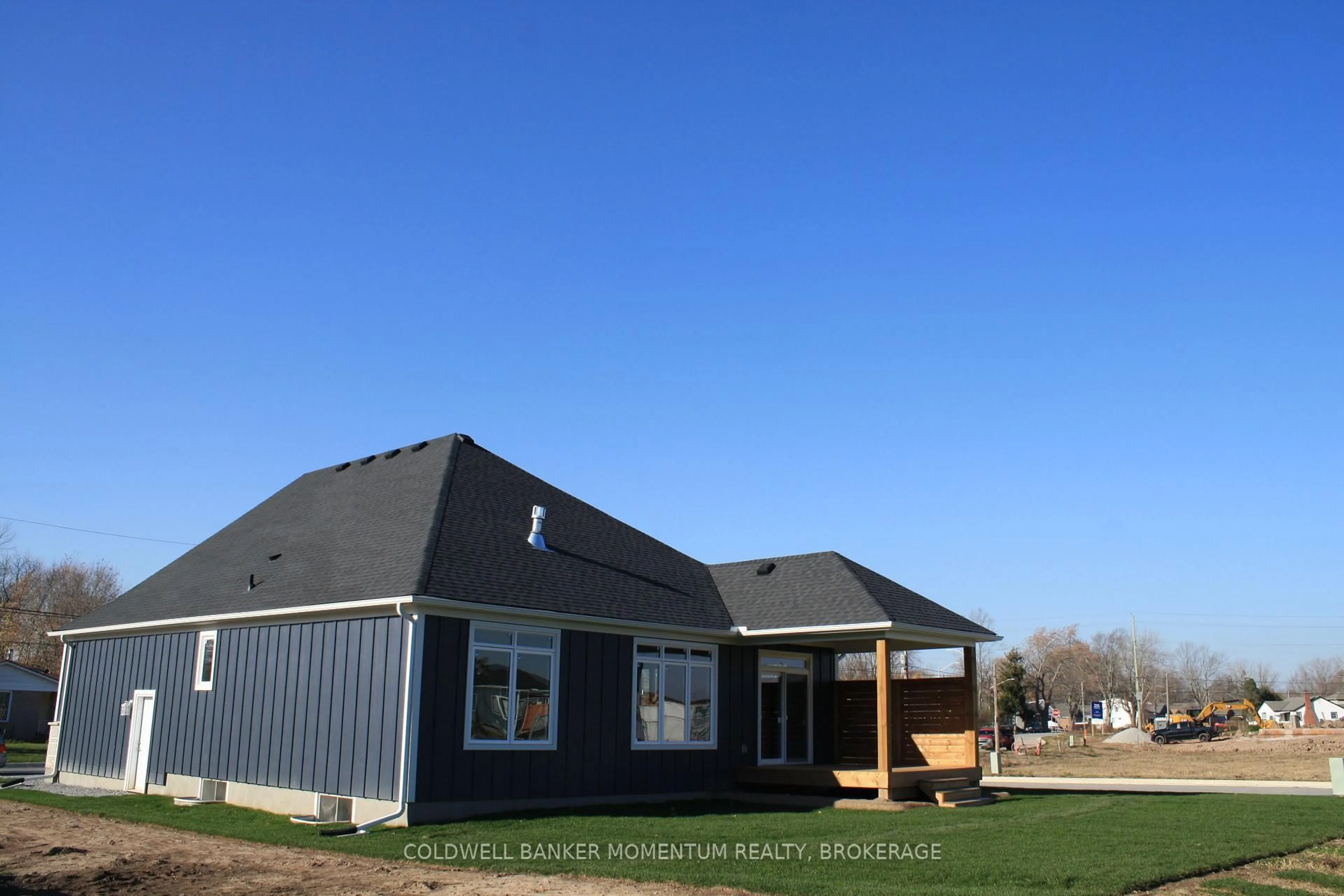 Home with vinyl exterior material, building for 342 BASSETT Ave, Fort Erie Ontario L2A 5L8