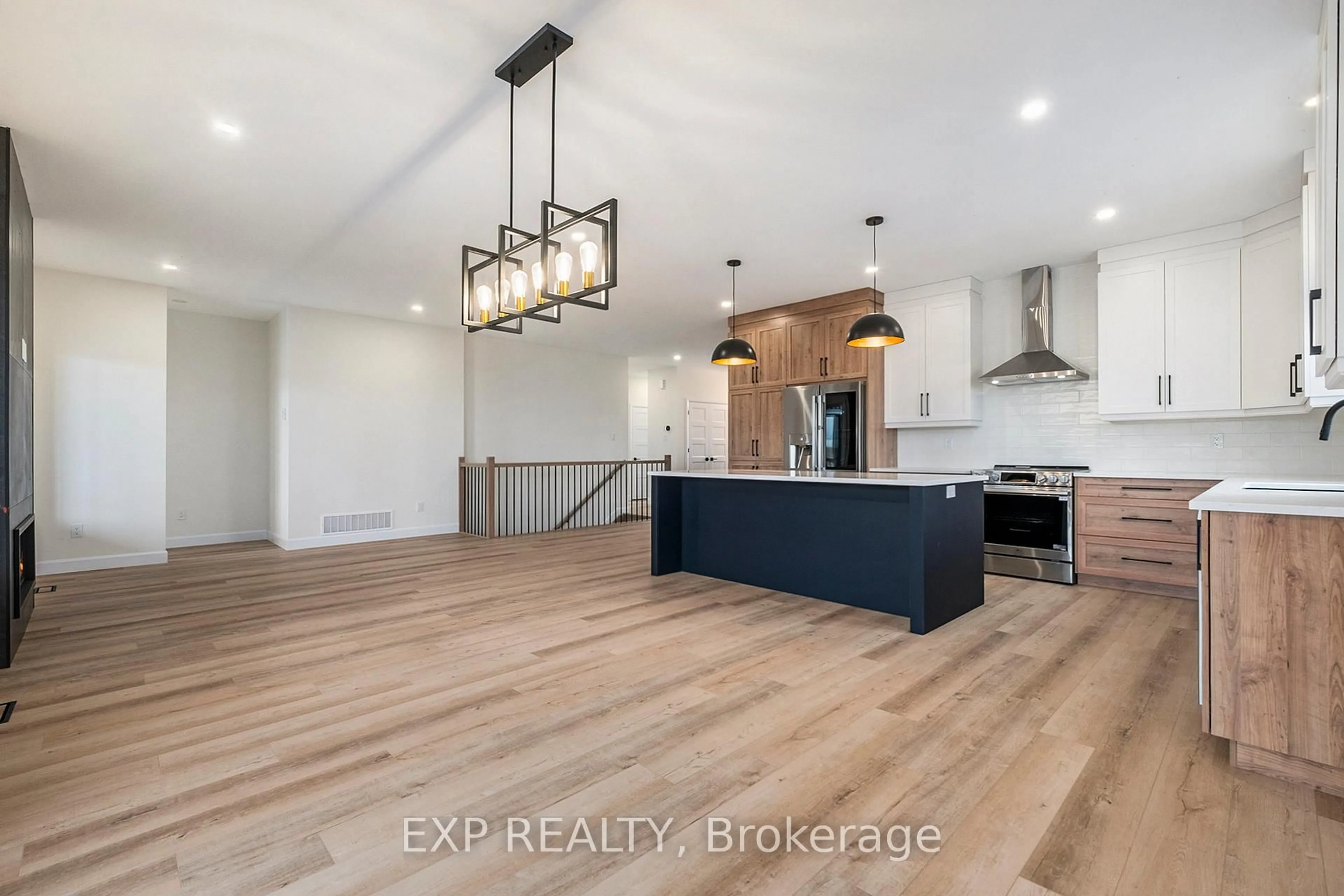 Open concept kitchen, wood/laminate floor for 162 DANIKA St, Clarence-Rockland Ontario K0A 2A0