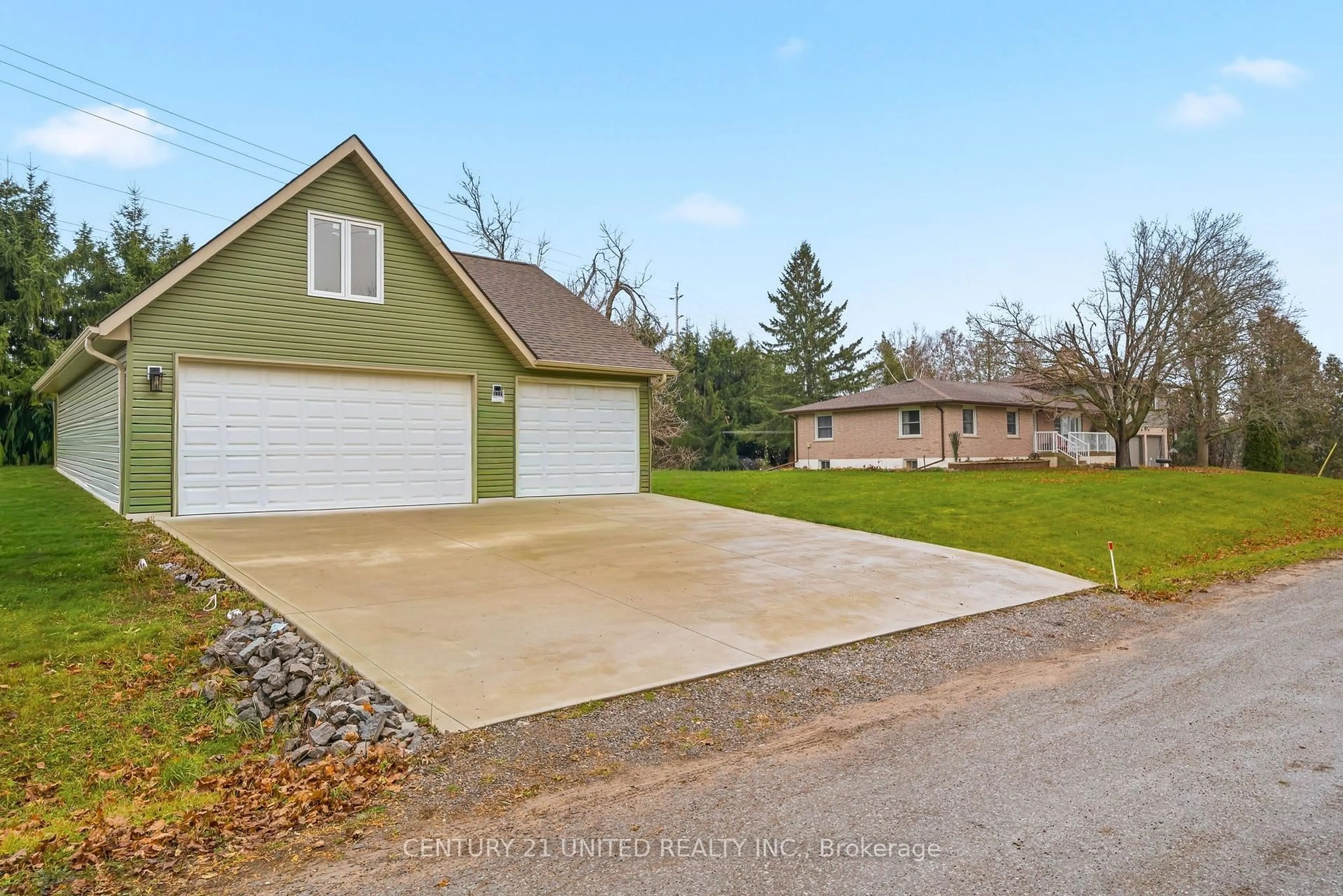 Indoor garage for 2425 Preston Rd, Cavan Monaghan Ontario L0A 1C0
