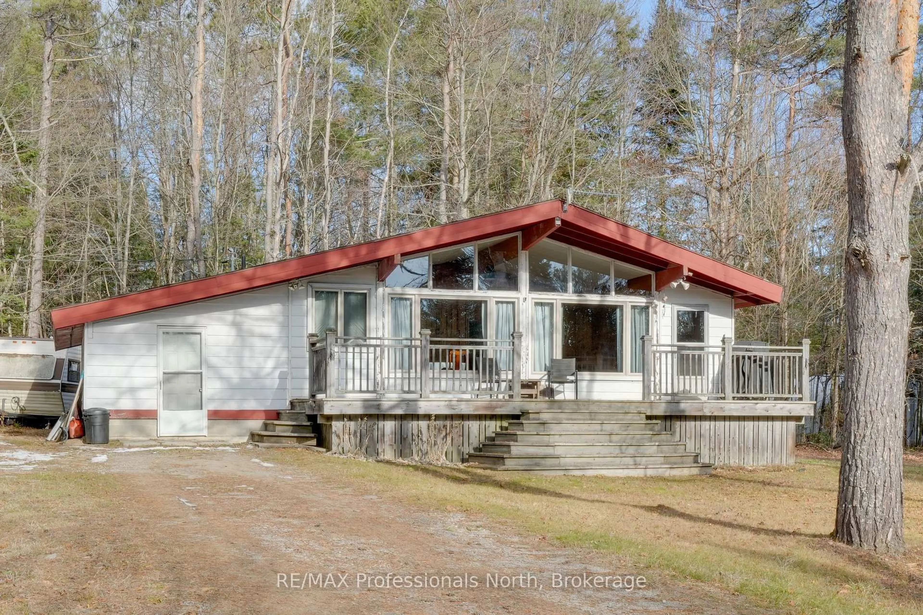 Home with vinyl exterior material, unknown for 1001 Colony Tr, Bracebridge Ontario P1L 1X3