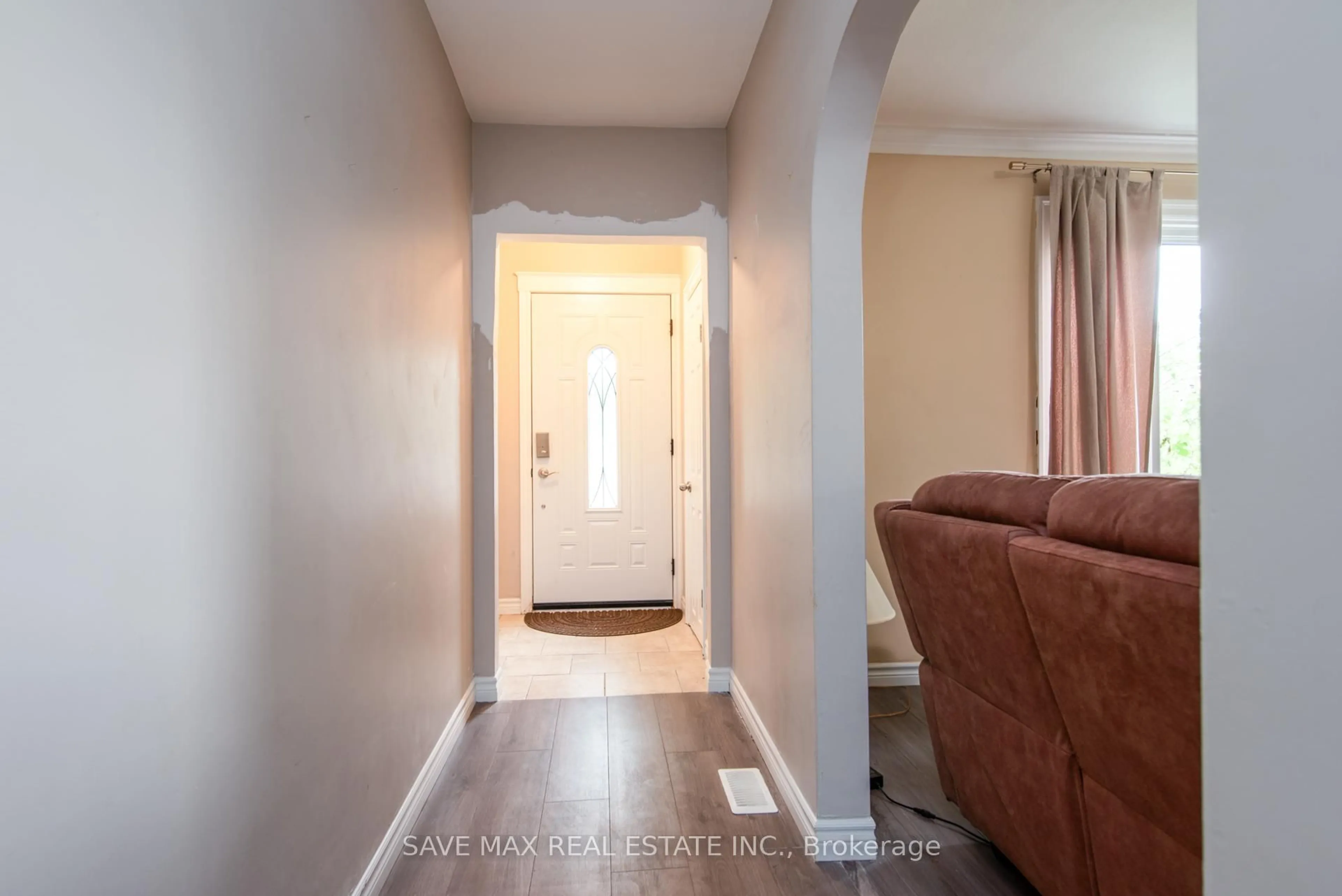 Indoor entryway for 467 Stirling Ave, Kitchener Ontario N2M 3J3